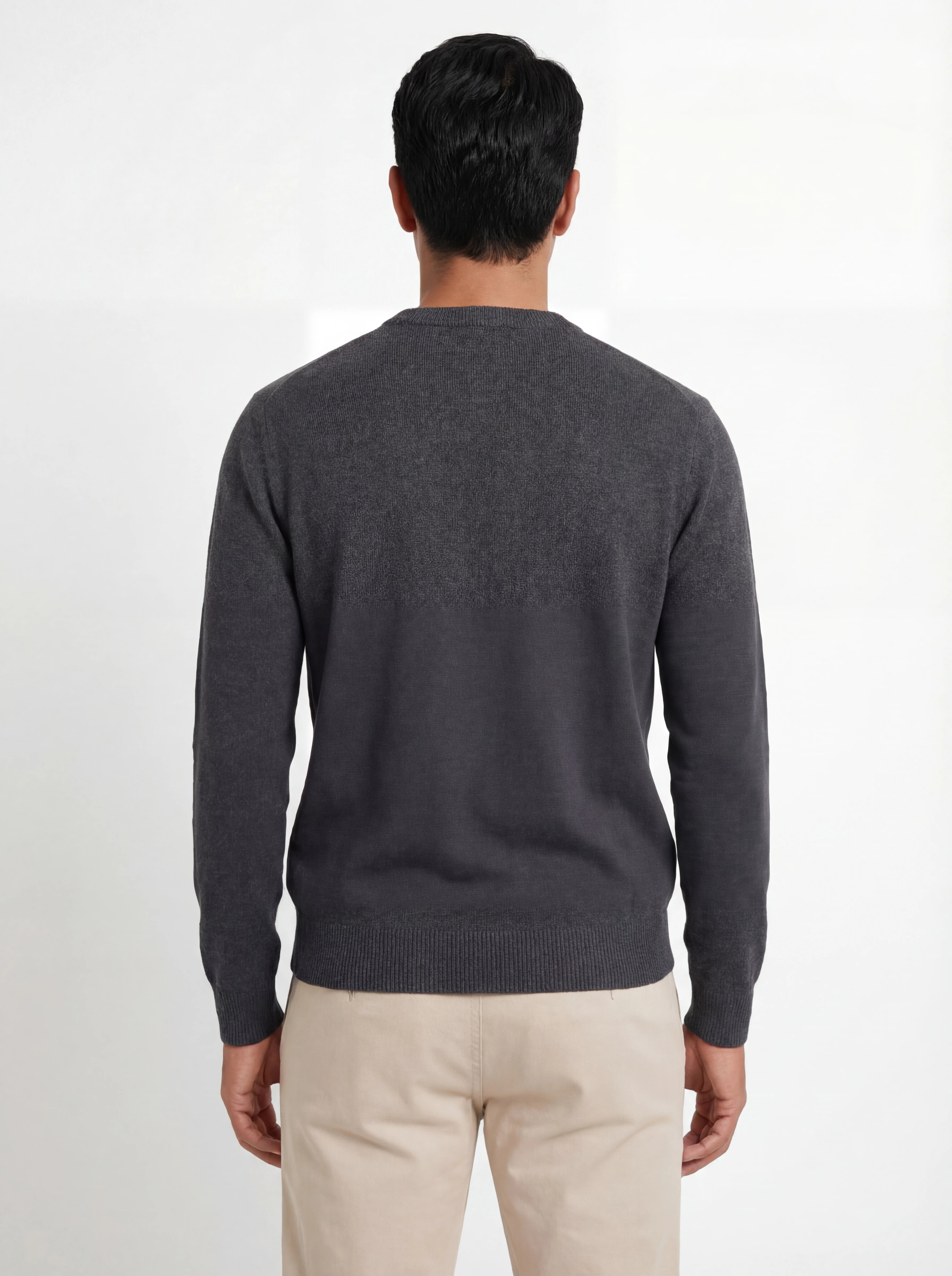 Dettaglio ravvicinato girocollo grigio medio Saint Barth Heron in lana