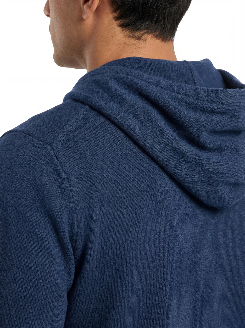 Modello visto da dietro maglione cappuccio zip blu Saint Barth Notting in lana di agnello