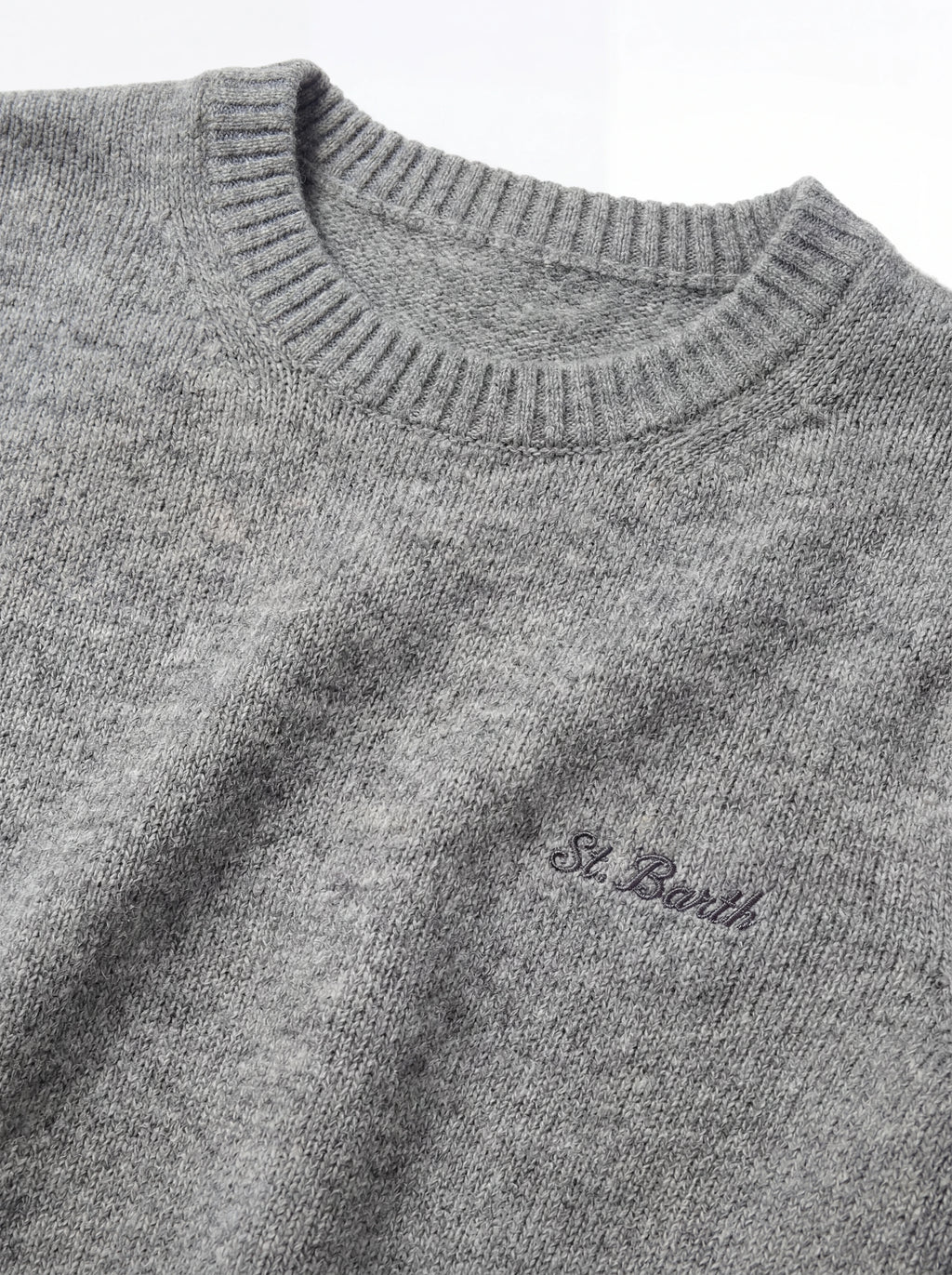 Maglia frontale su sfondo neutro girocollo grigio chiar Saint Barth Regent in alpaca stretch