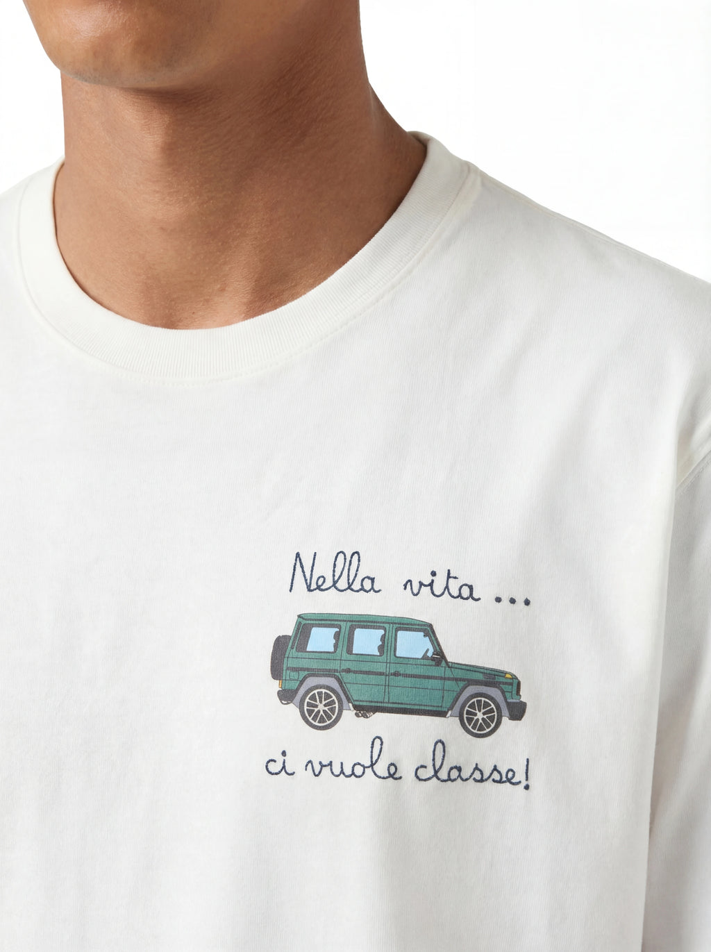 Vista da dietro t-shirt bianco scritta “Nella Vita.. Ci vuole” Saint Barth cotone