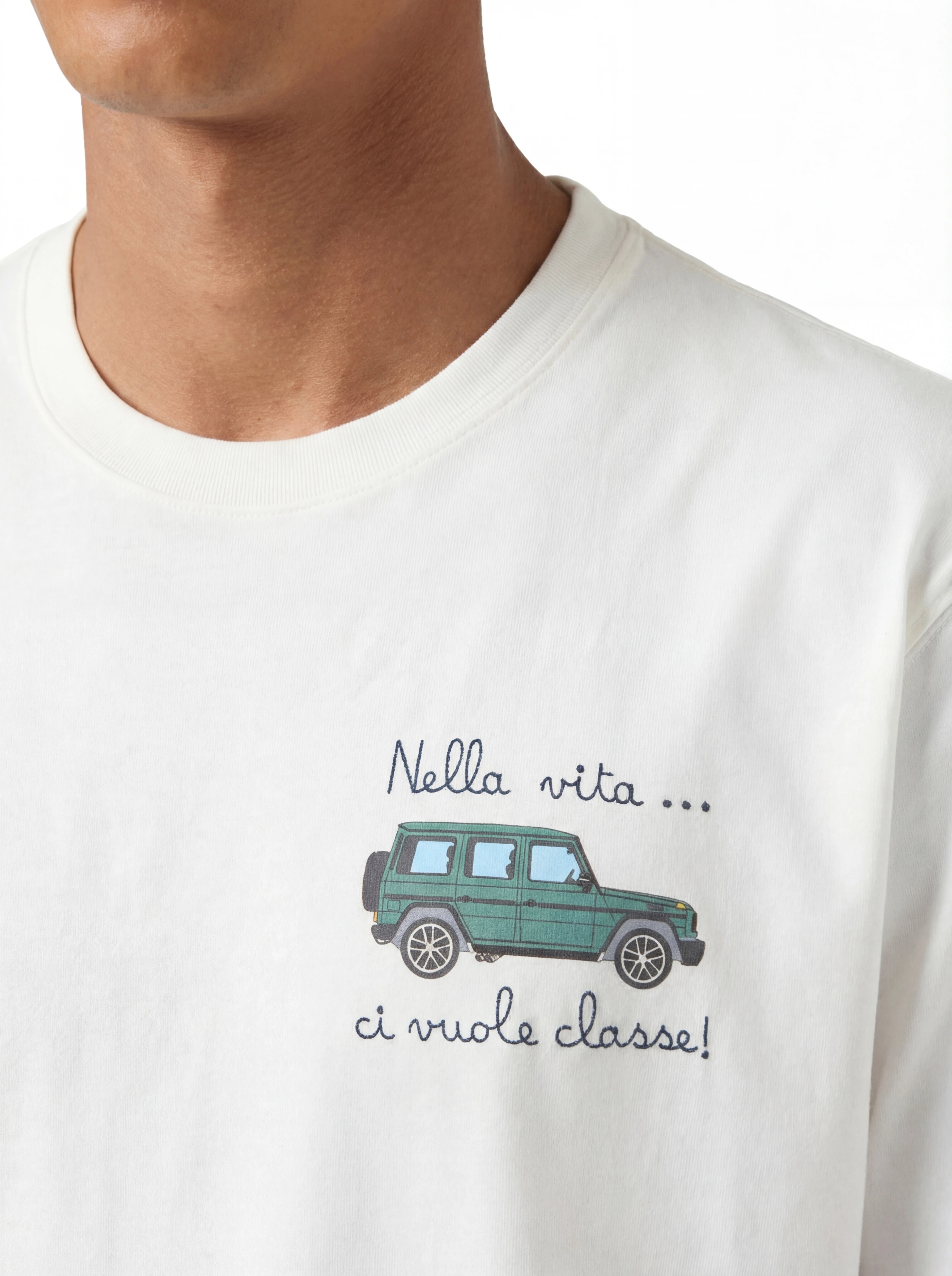 Vista da dietro t-shirt bianco scritta “Nella Vita.. Ci vuole” Saint Barth cotone