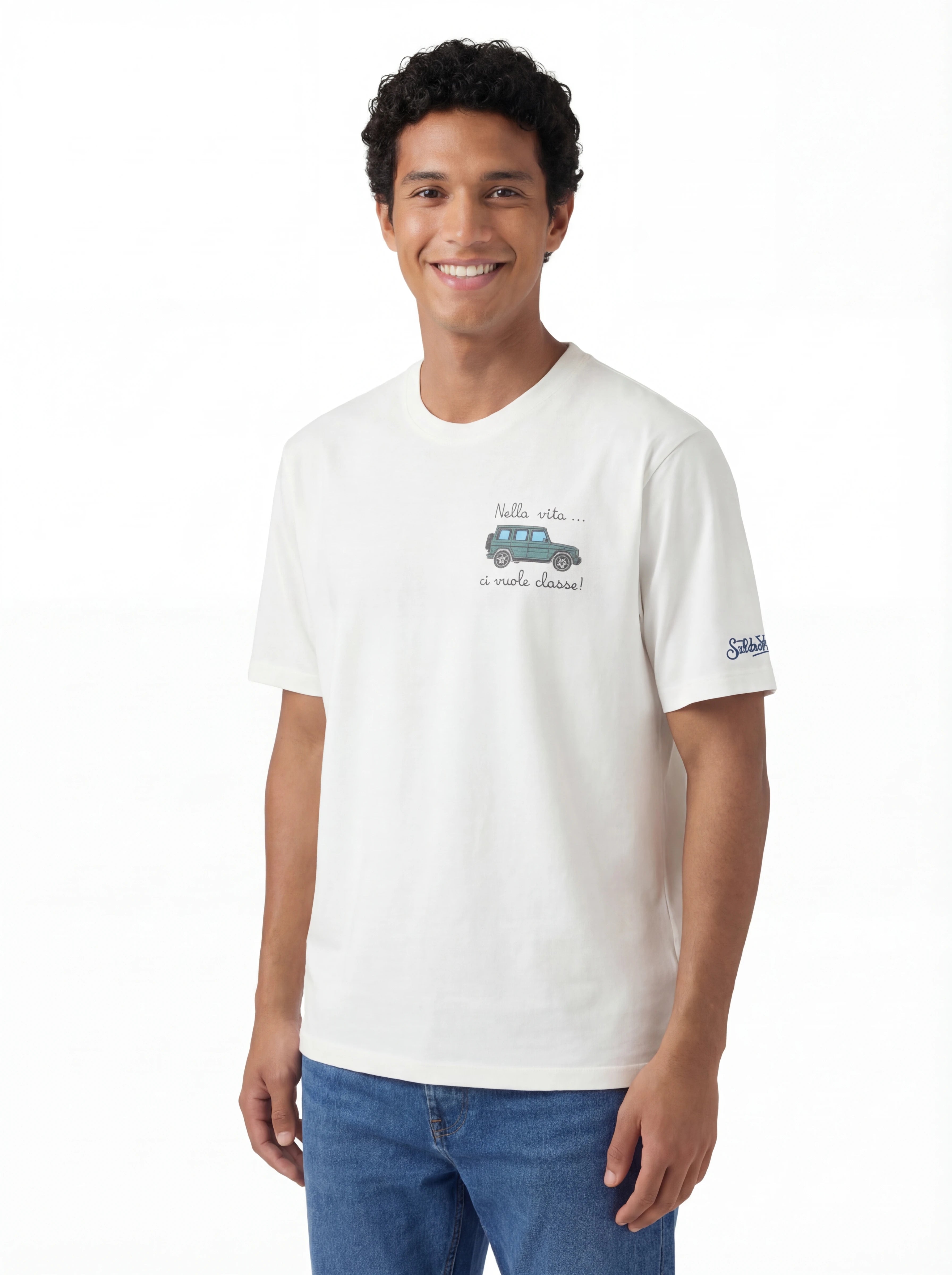 Dettaglio t-shirt bianco scritta “Nella Vita.. Ci vuole” Saint Barth cotone