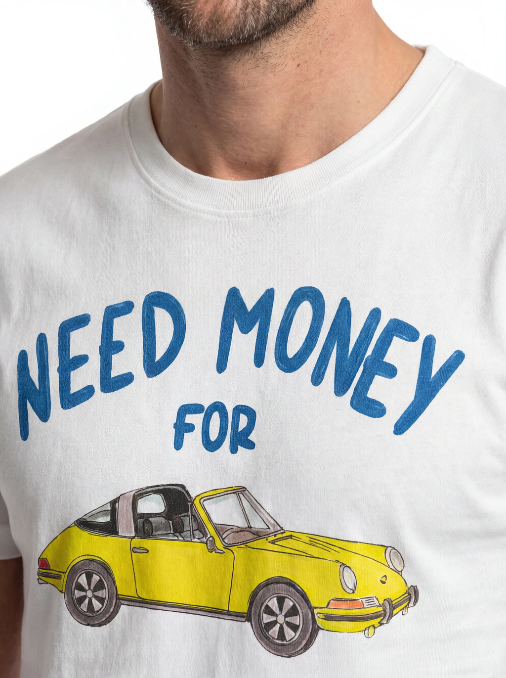 T-shirt su sfondo neutro da dietro t-shirt bianco scritta “NEED MONEY FOR” Saint Barth cotone