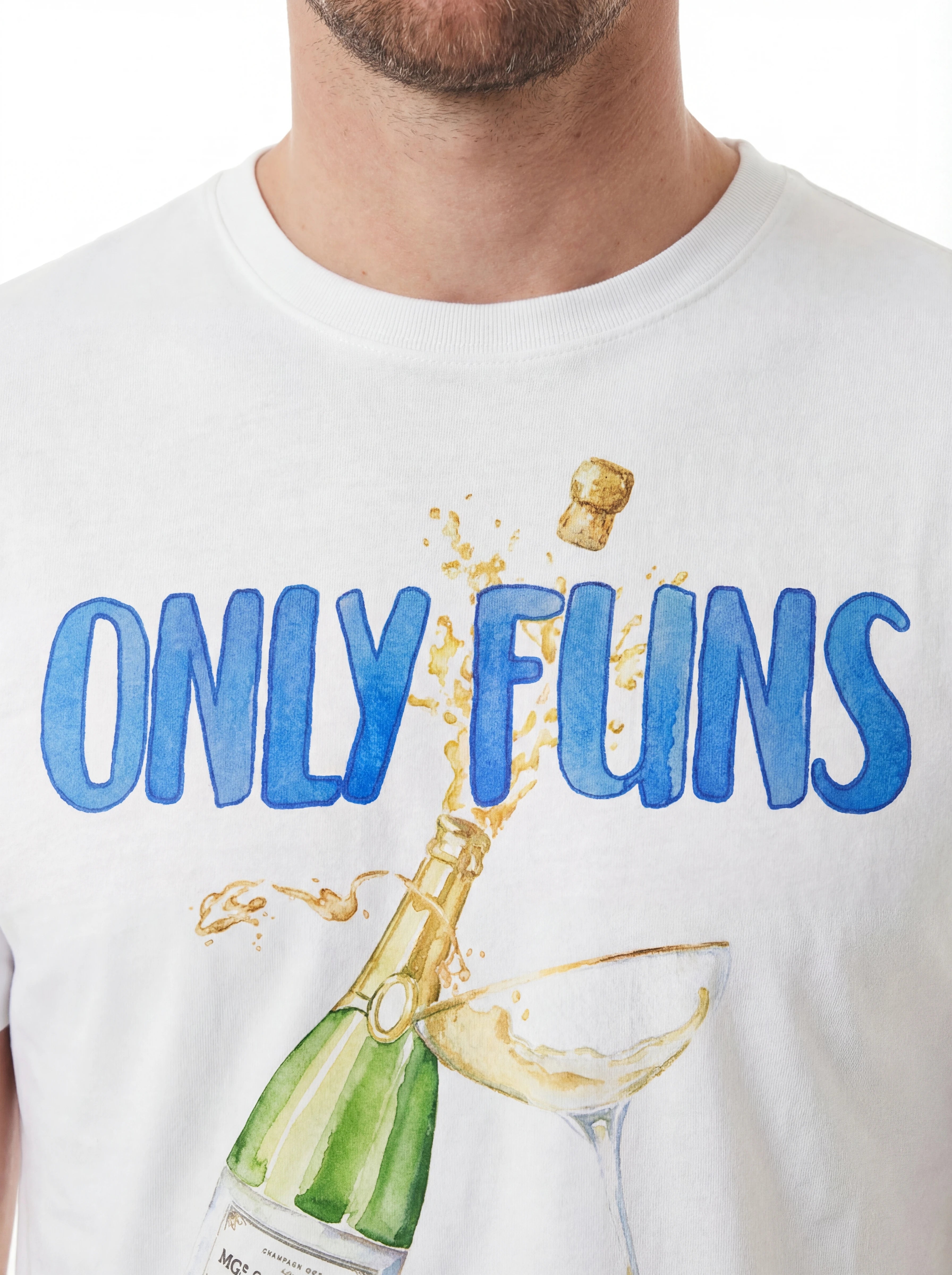 Close-up dettagli t-shirt bianco stampa Saint Barth cotone ONLY