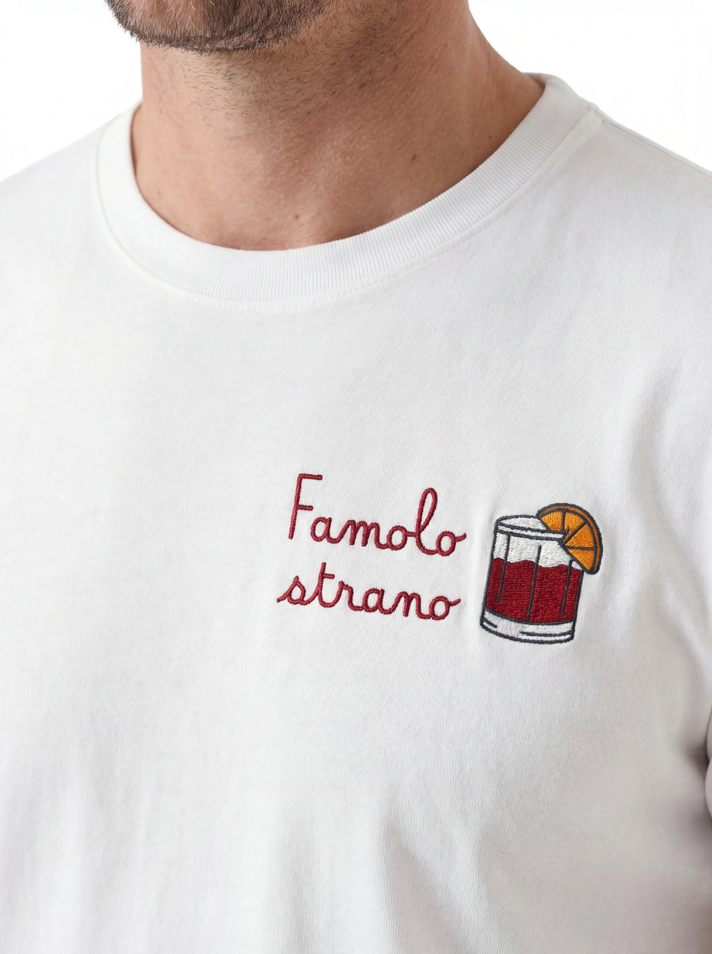 Vista da dietro t-shirt bianco scritta “Famolo Strano” Saint Barth cotone