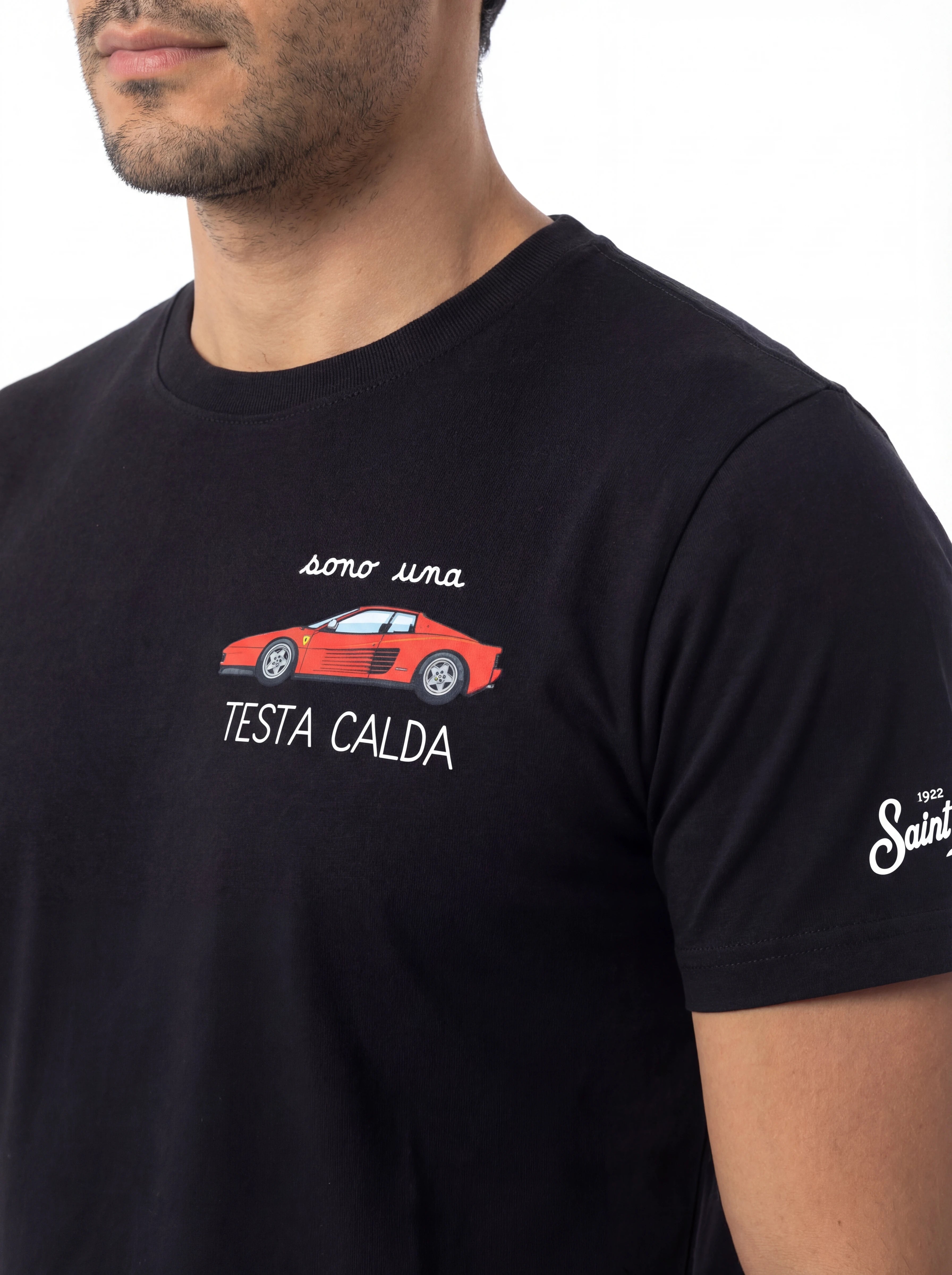 Modello a 45 gradi t-shirt nero scritta “Auto Ferrari” Saint Barth cotone