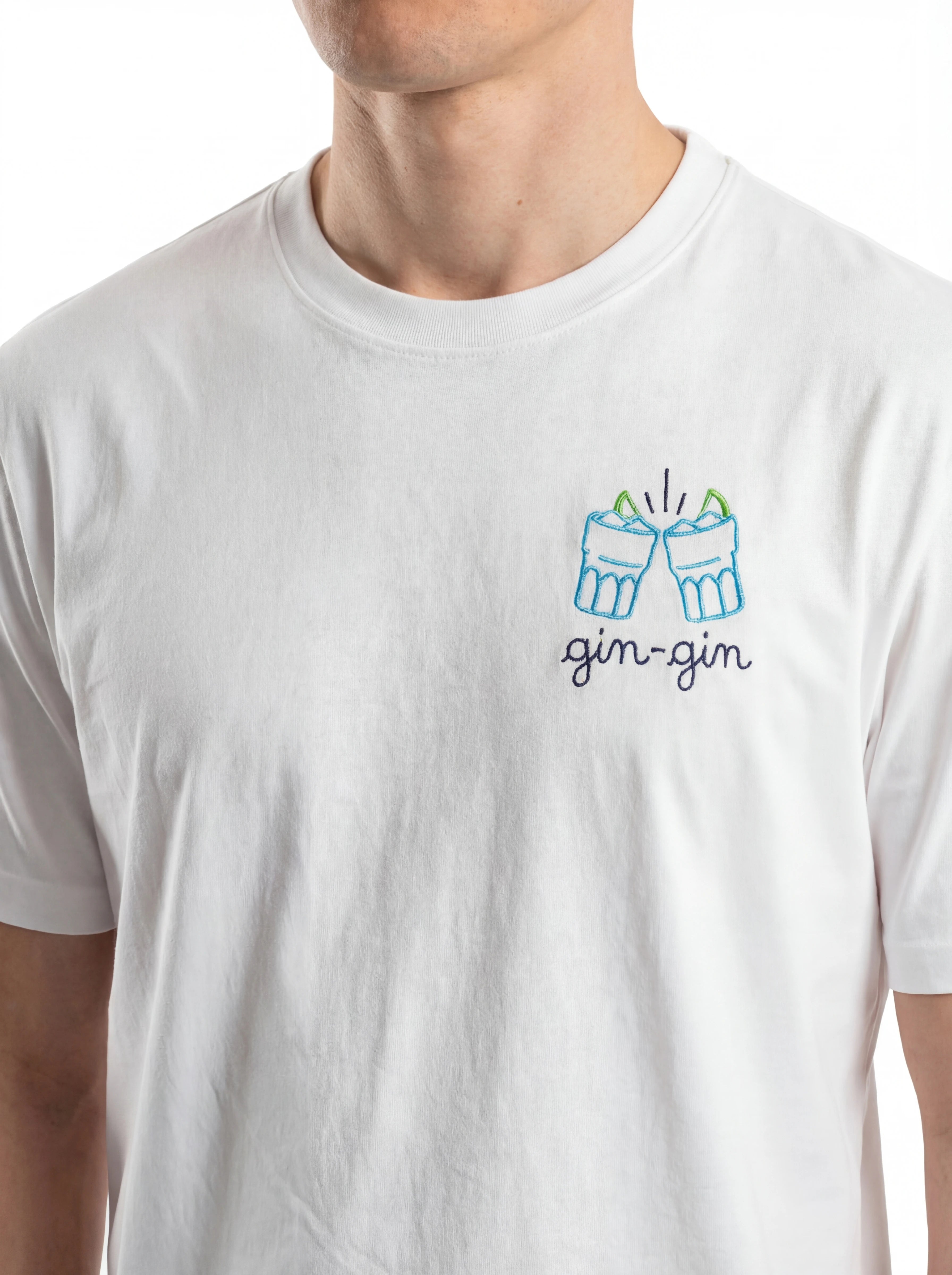 Modello a 45 gradi t-shirt bianco scritta “Gin gin” Saint Barth cotone