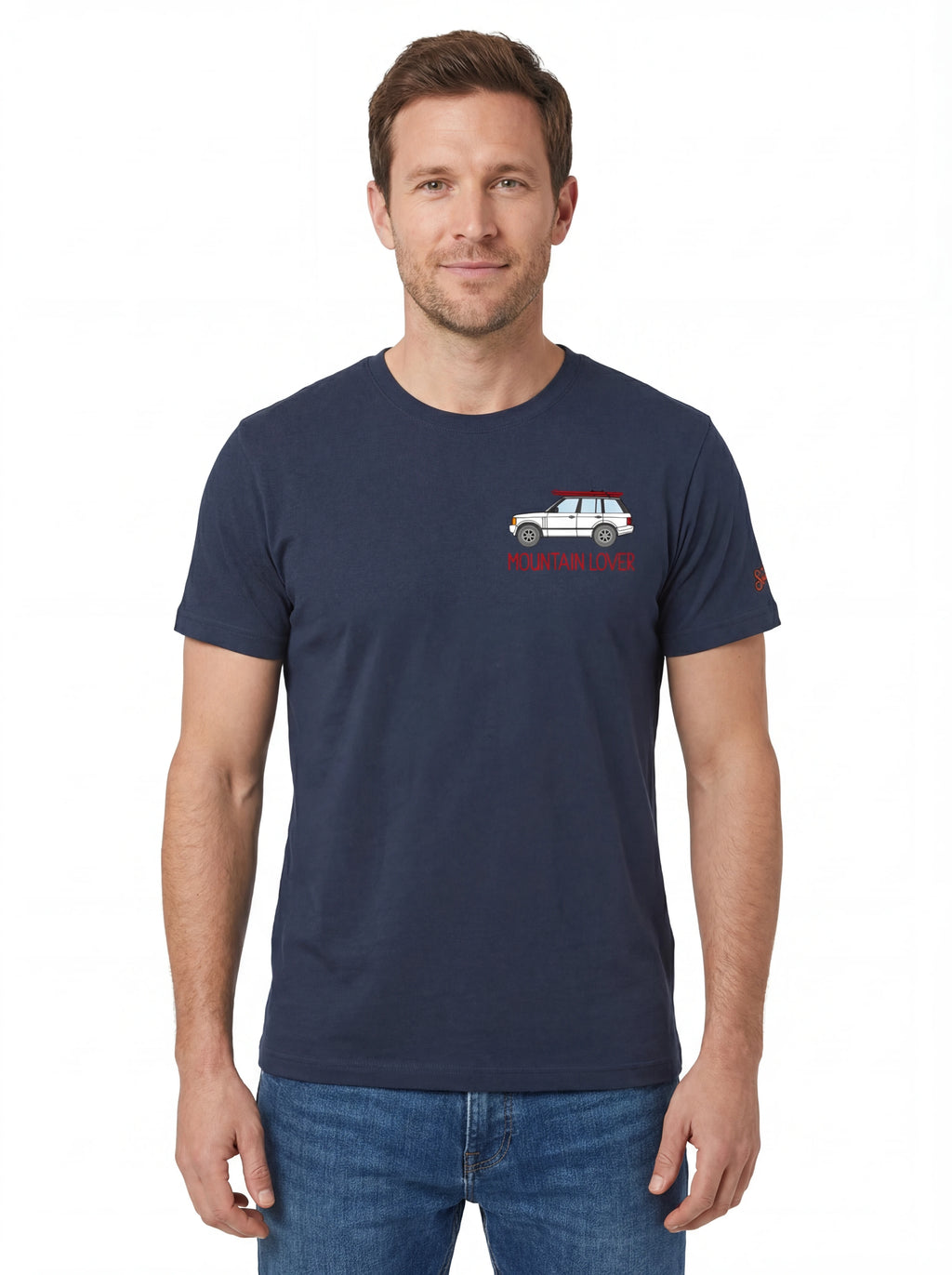 Modello frontalmente t-shirt blu scritta “Mountain Lover” Saint Barth cotone