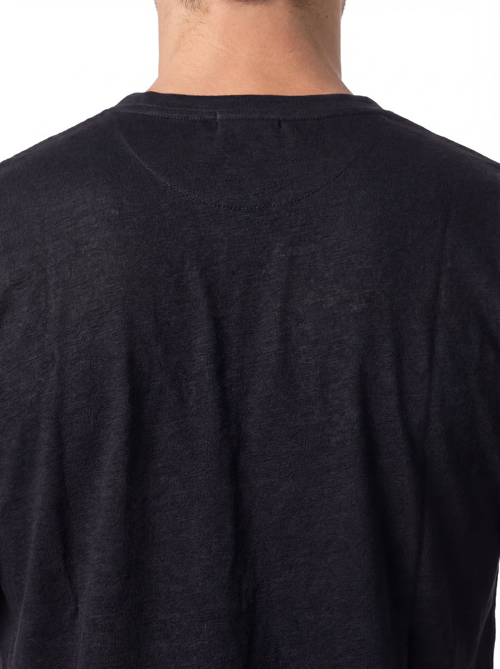 Vista da dietro t-shirt nero texture lino Saint Barth lino Ecstasea