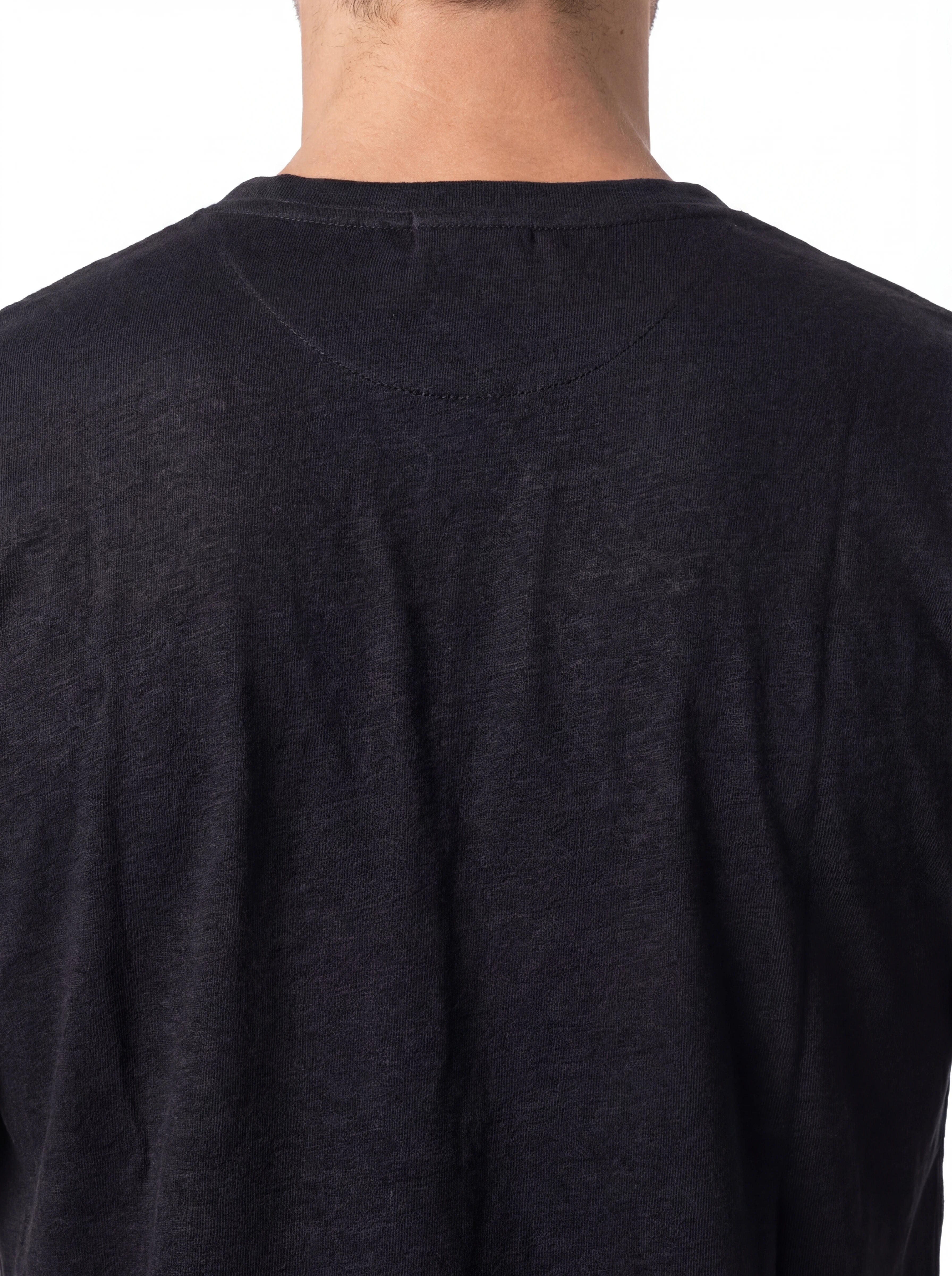 Vista da dietro t-shirt nero texture lino Saint Barth lino Ecstasea