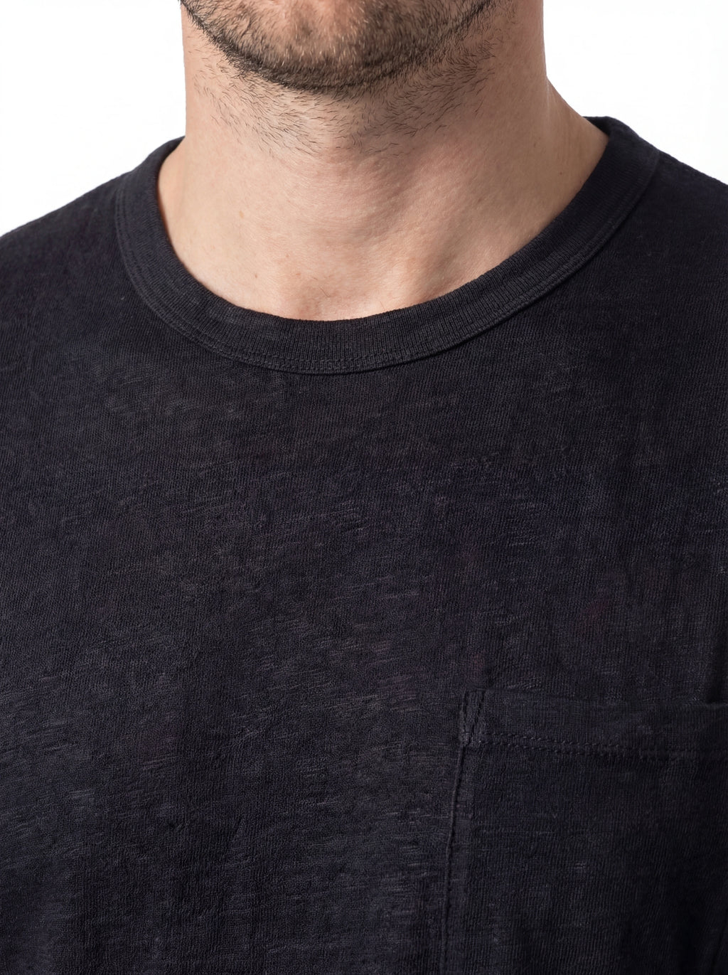 T-shirt su sfondo neutro frontale t-shirt nero texture lino Saint Barth lino