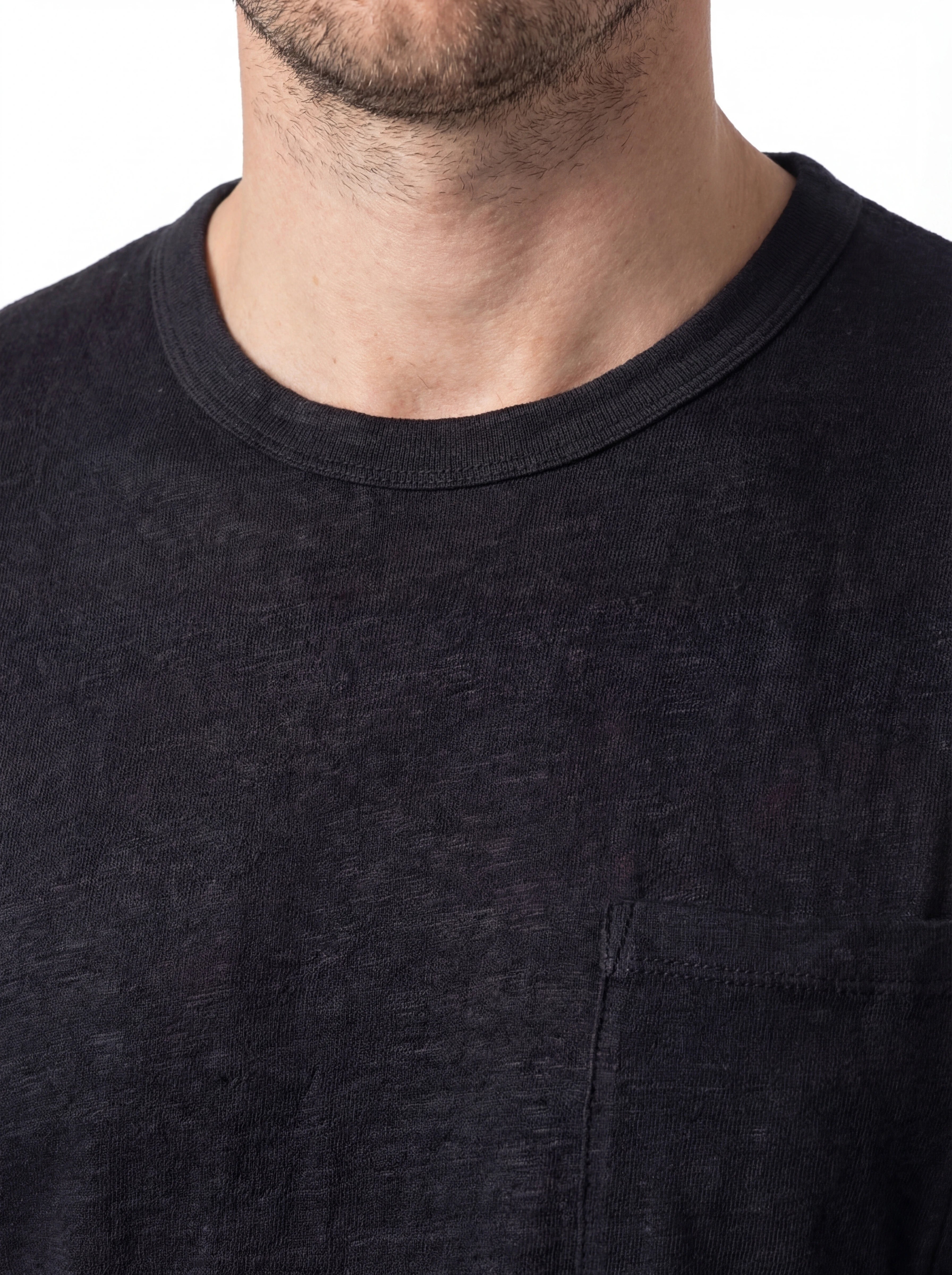 T-shirt su sfondo neutro frontale t-shirt nero texture lino Saint Barth lino