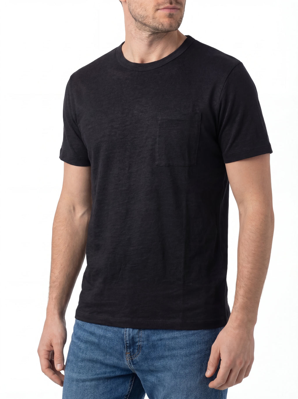 Close-up dettagli t-shirt nero texture lino Saint Barth lino