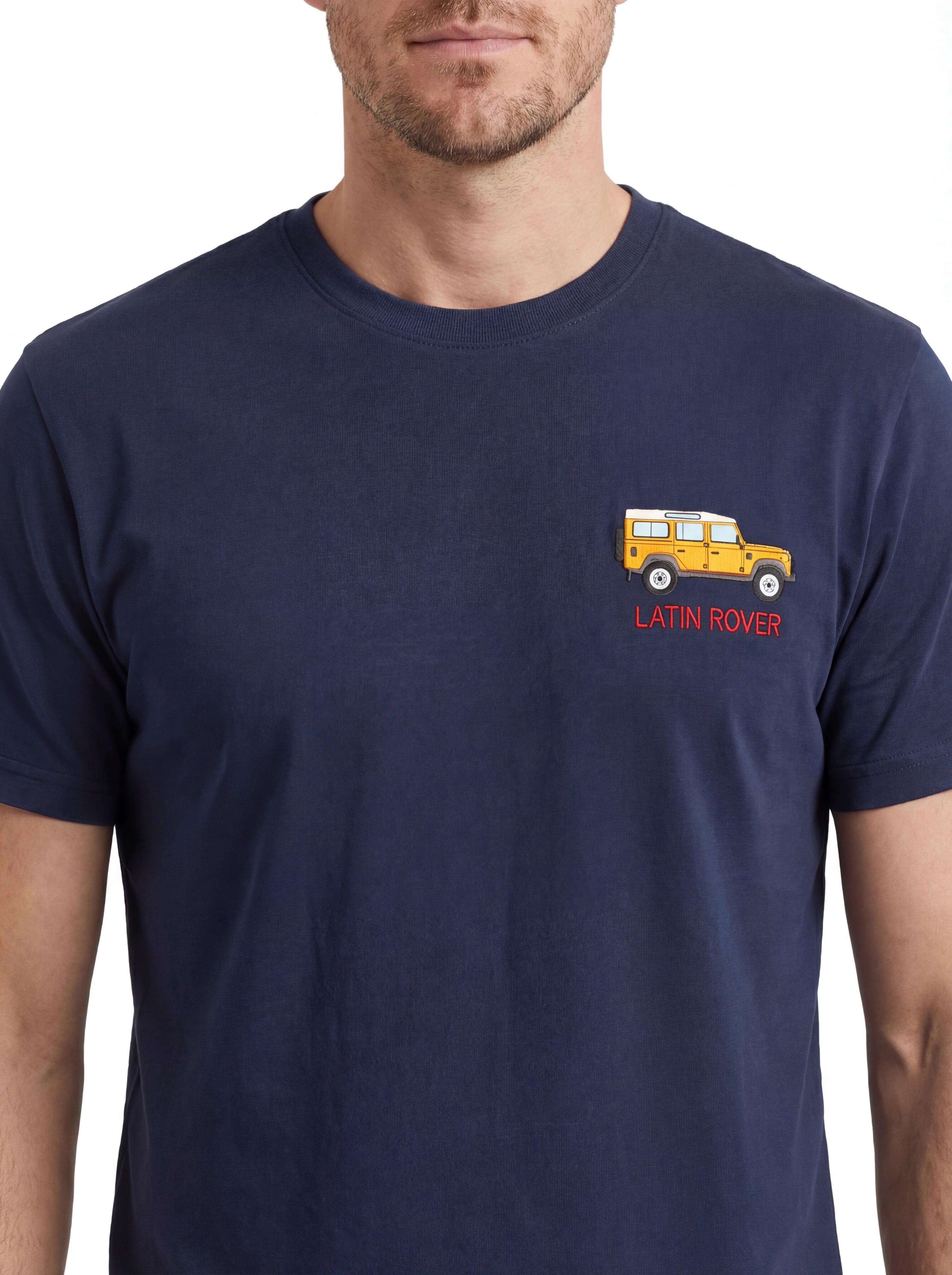 T-shirt su sfondo neutro frontale t-shirt blu scritta “Latin Rover” Saint Barth cotone