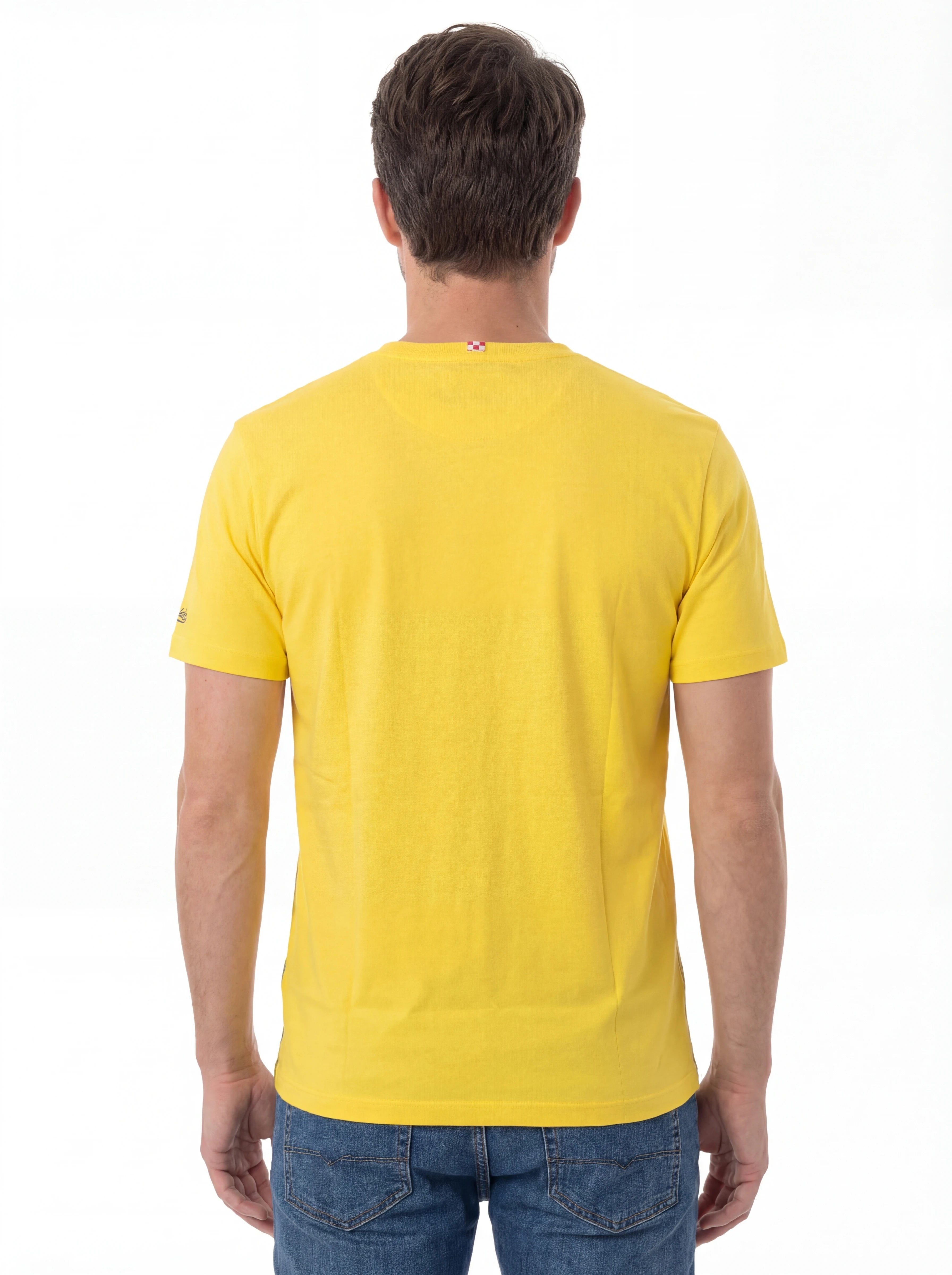 Modello a 45 gradi t-shirt giallo scritta “Los Angeles” Saint Barth cotone