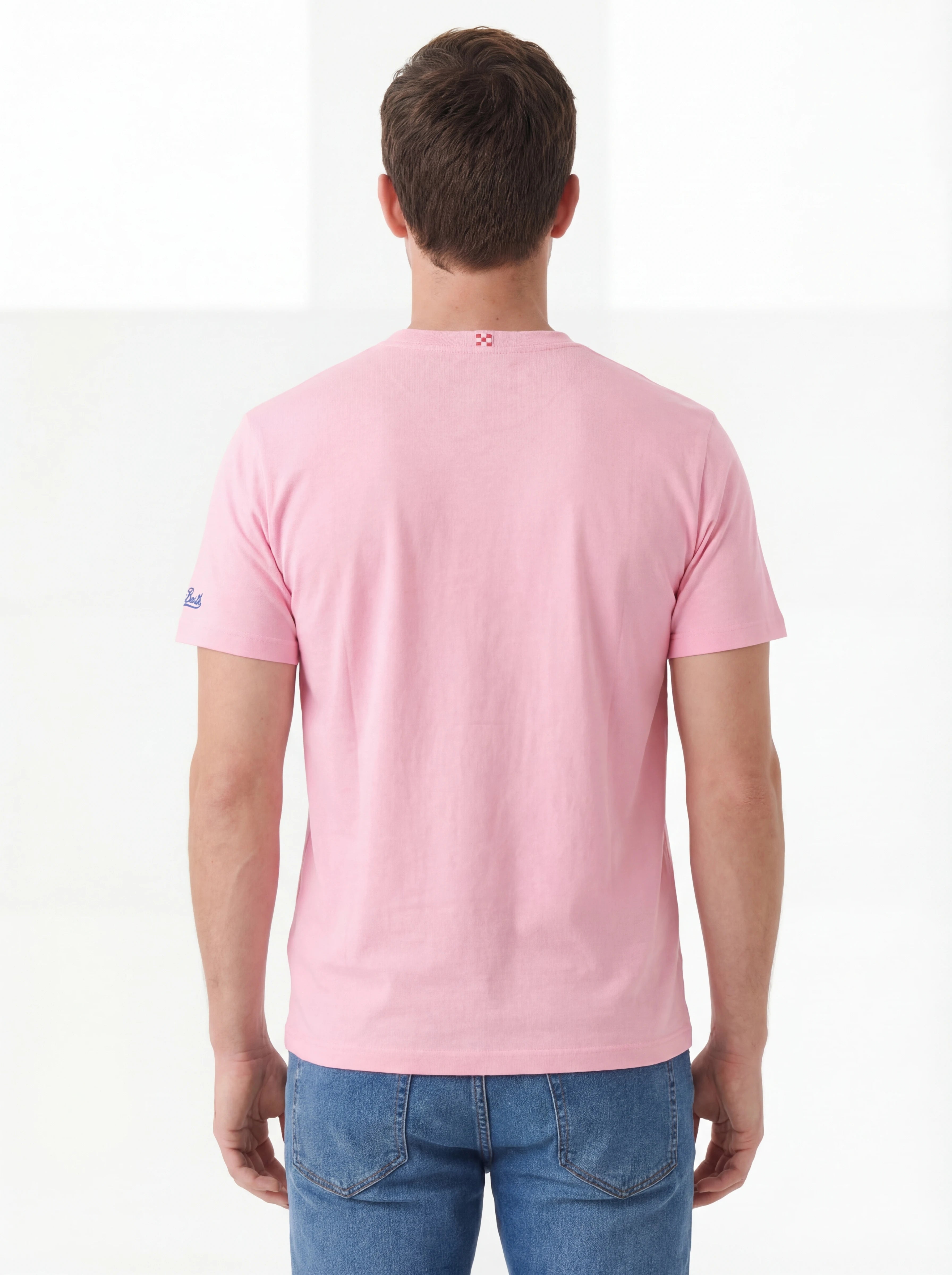 Modello a 45 gradi t-shirt rosa scritta “MOJITO Soda Mint Sugar” Saint Barth cotone