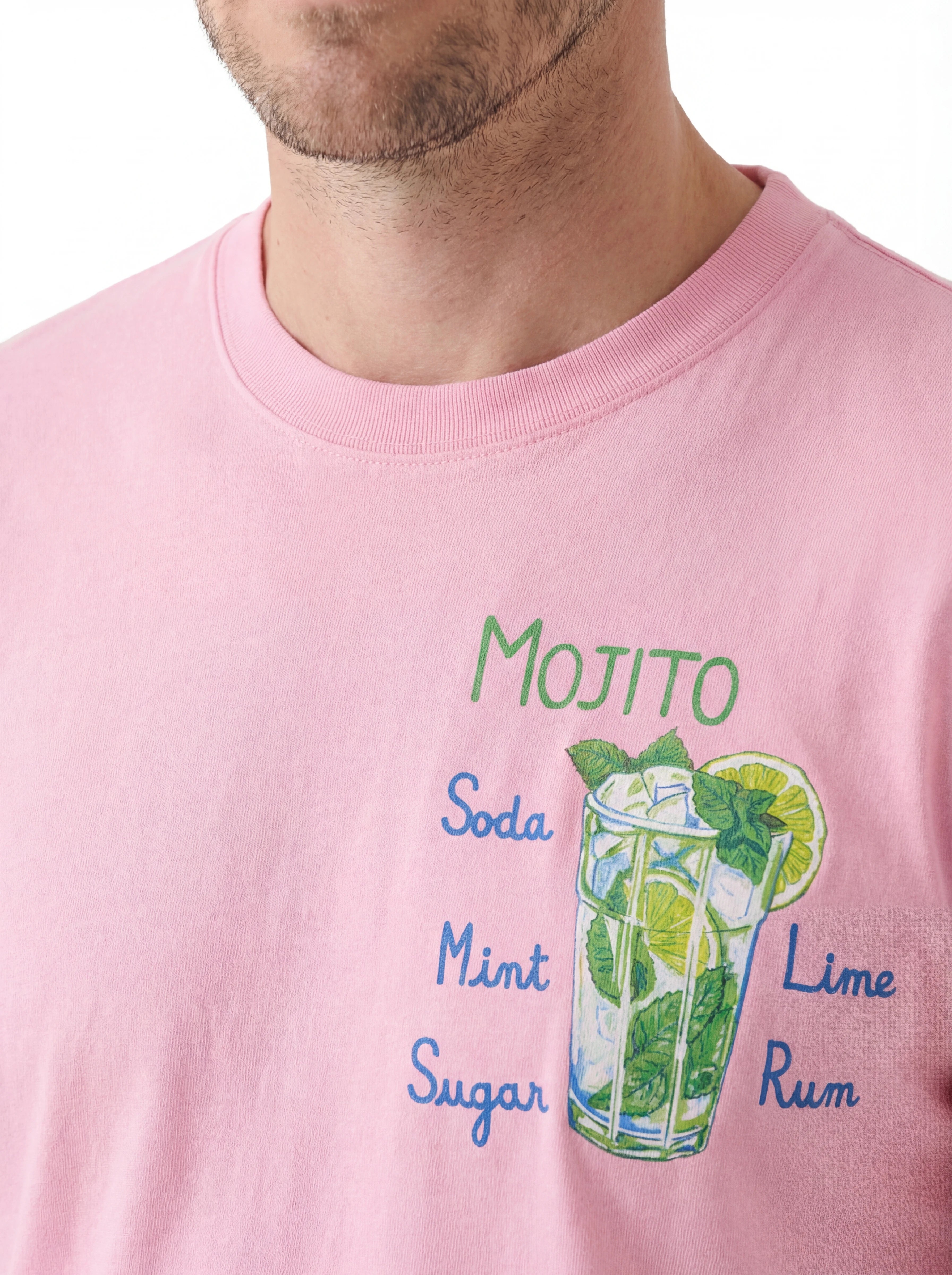 T-shirt su sfondo neutro frontale t-shirt rosa scritta “MOJITO Soda Mint Sugar” Saint Barth cotone