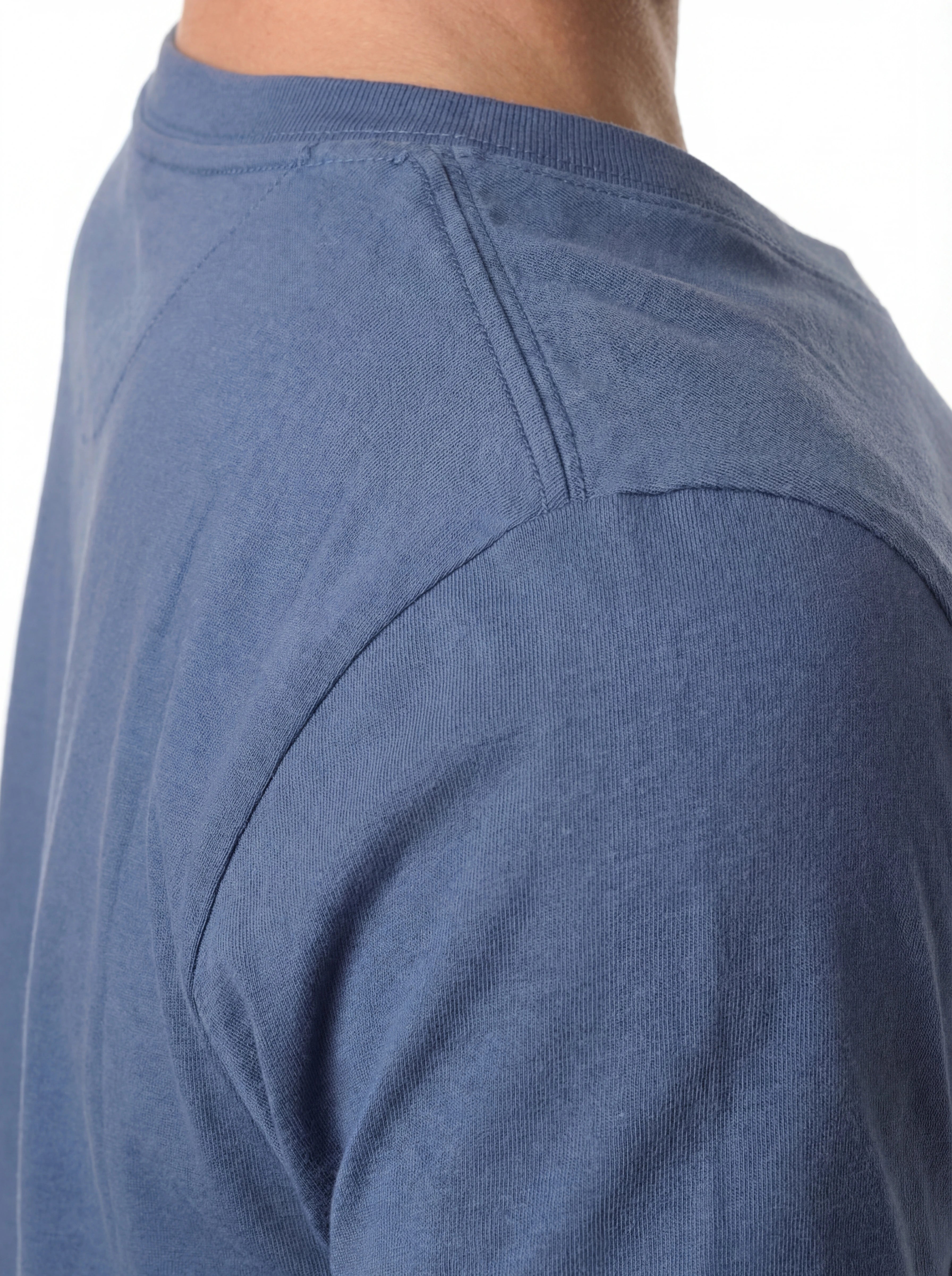 Vista da dietro t-shirt blu scritta “Gin Tonic Vs Gin Lemon” Saint Barth cotone