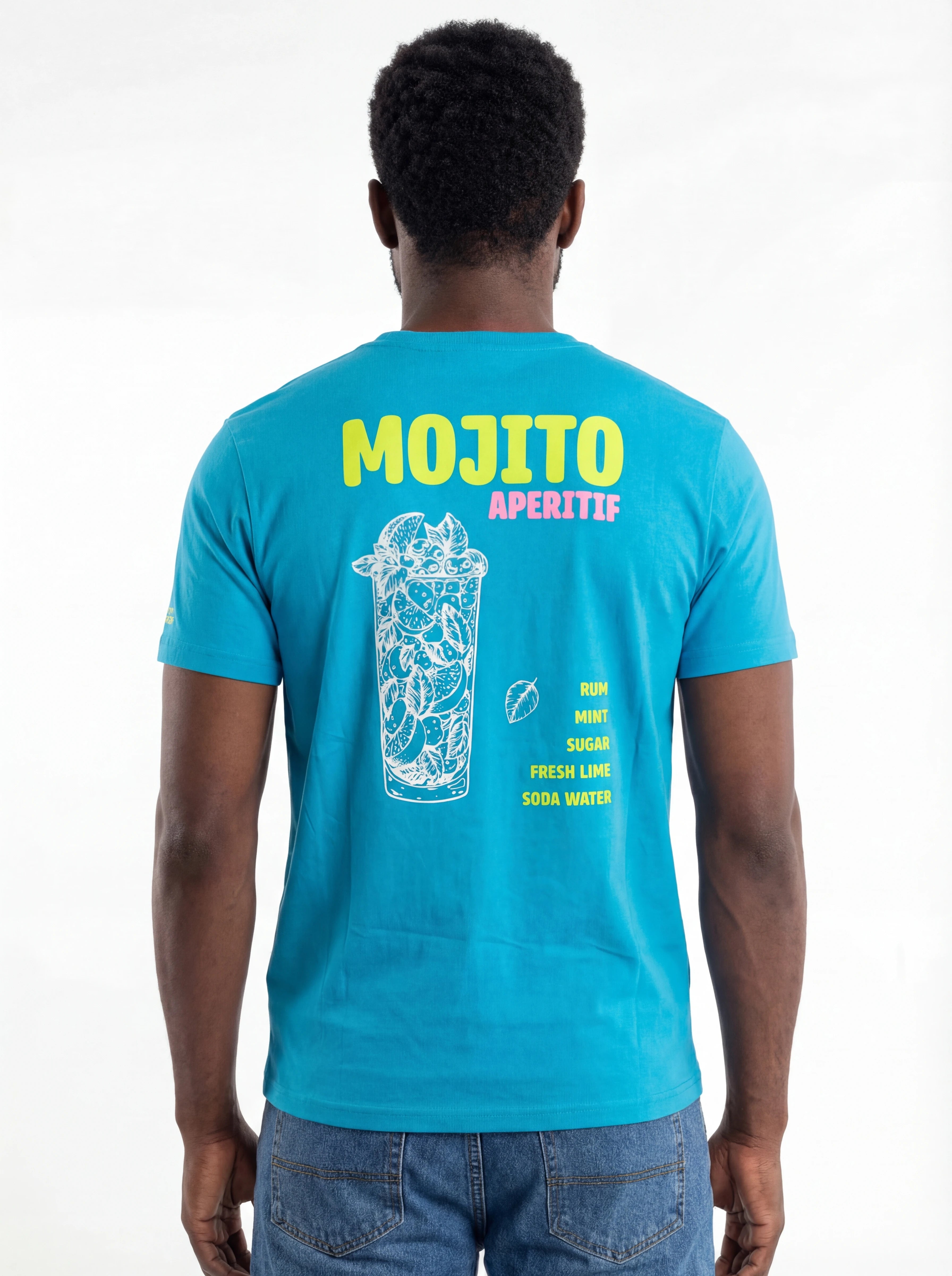 Modello a 45 gradi t-shirt turchese scritta “MOJITO APERITIF” Saint Barth cotone