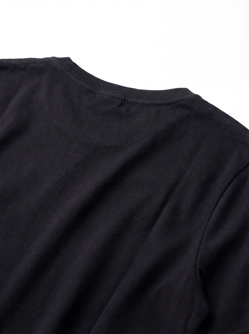 T-shirt su sfondo neutro frontale t-shirt nero scritta “Super G” Saint Barth cotone