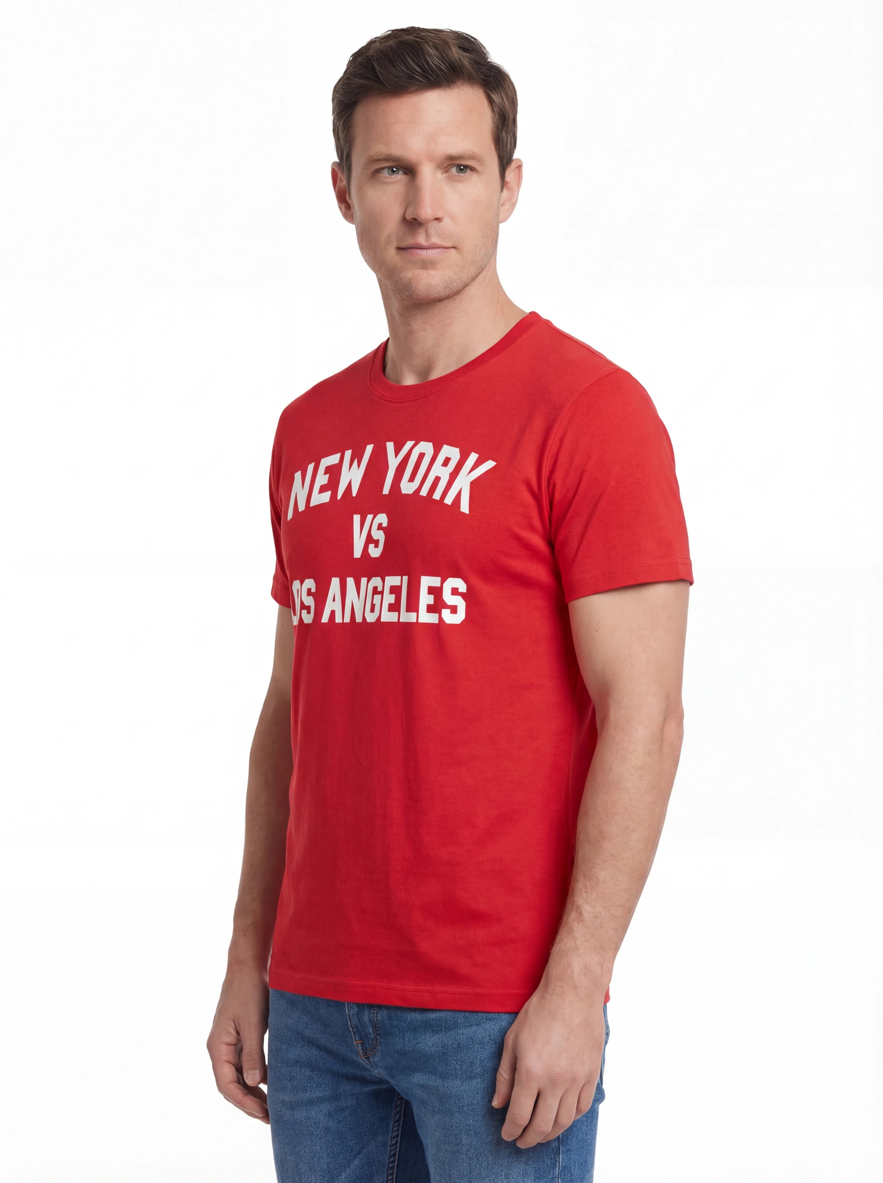 T-shirt su sfondo neutro frontale t-shirt rosso scritta “New York vs Los Angele” Saint Barth cotone