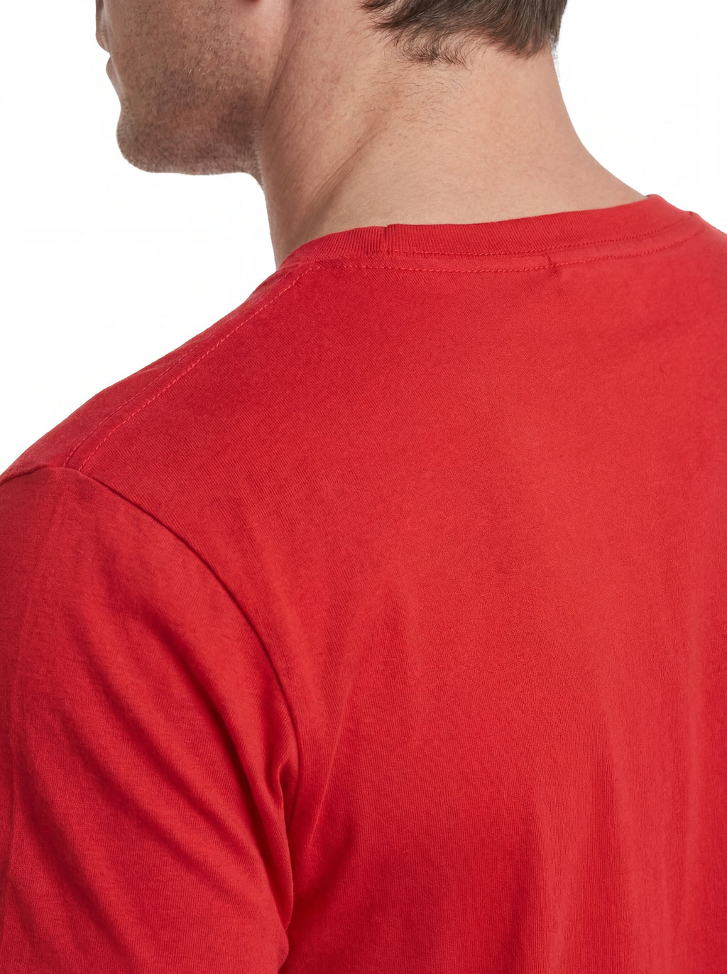 Close-up dettagli t-shirt rosso scritta “New York vs Los Angele” Saint Barth cotone