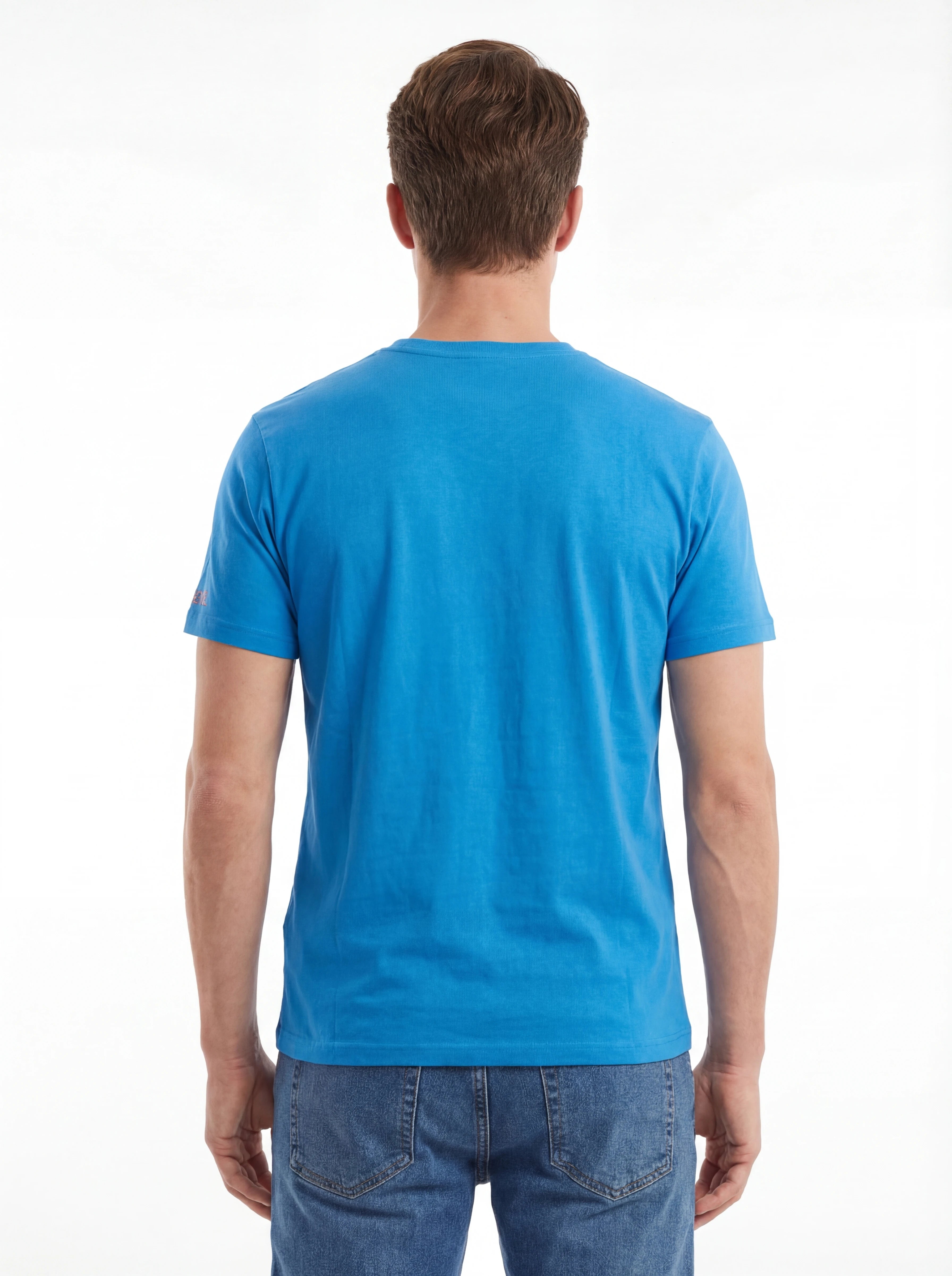 Modello a 45 gradi t-shirt bluette scritta “LA SERA LEONI...” Saint Barth