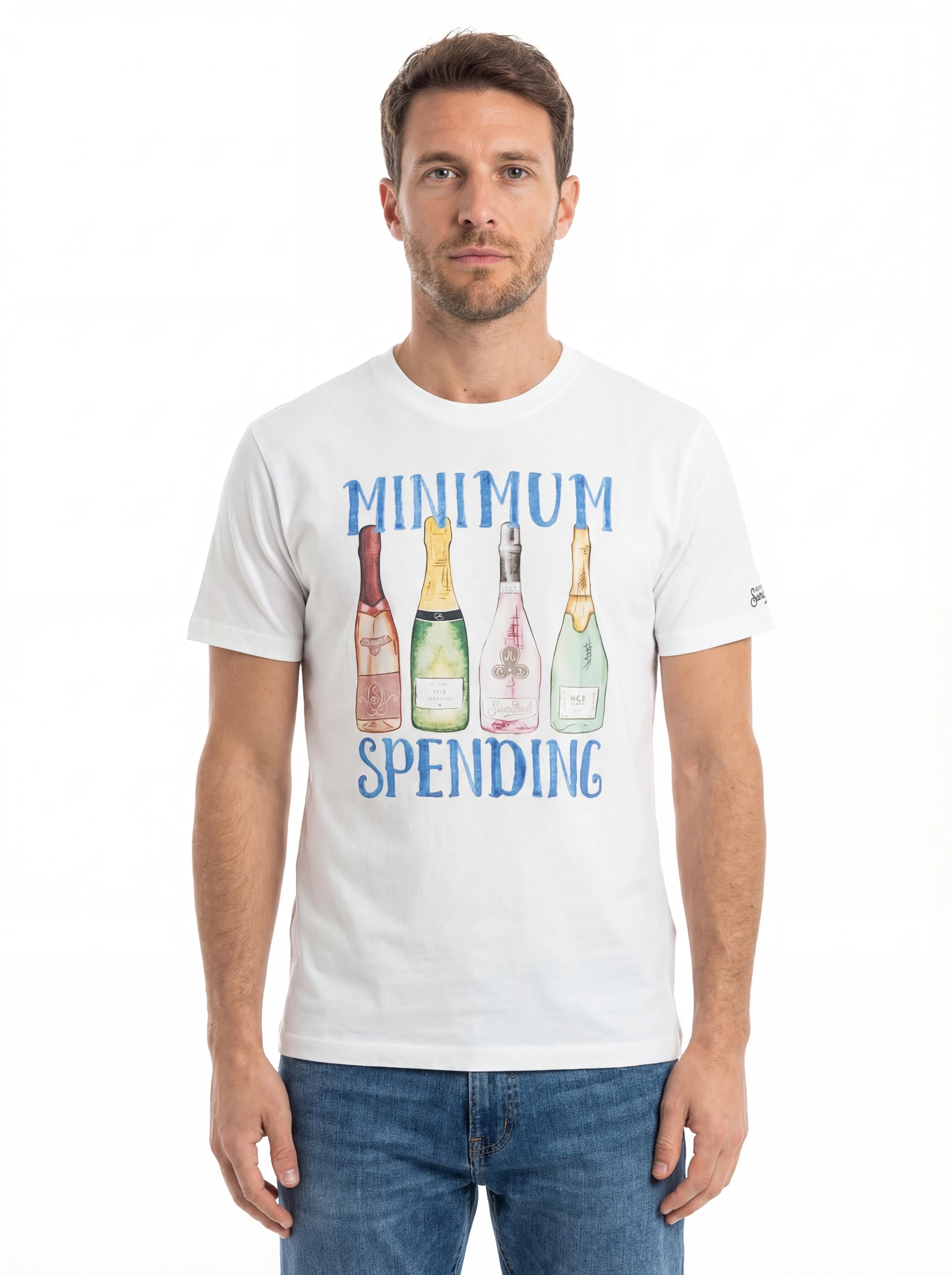 Modello frontalmente t-shirt bianco scritta “MINI MUM” Saint Barth cotone