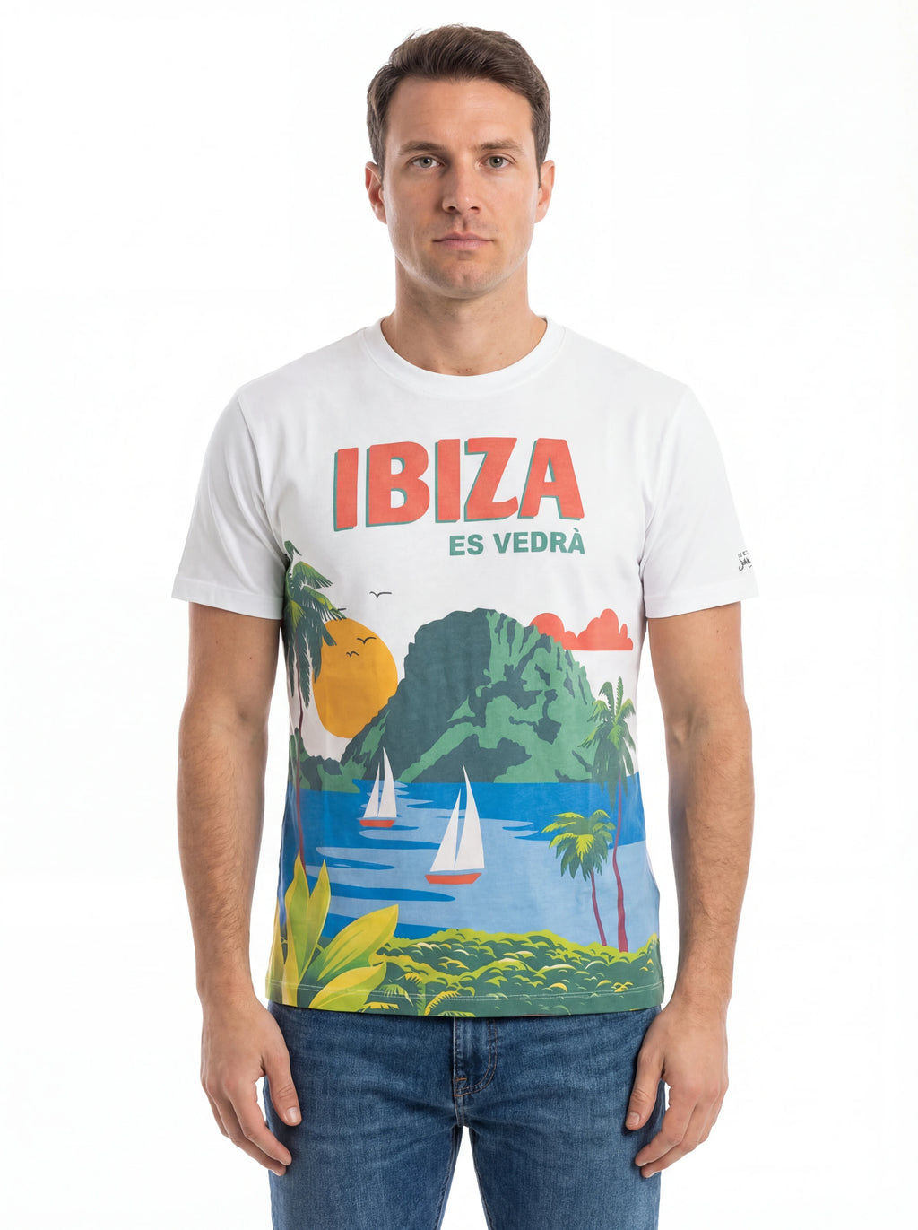 Modello frontalmente t-shirt bianco scritta “IBIZA ES VEDRA’” Saint Barth cotone