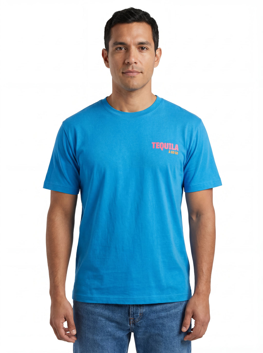 Modello frontalmente t-shirt bluette scritta “TEQUILA a Go Go” Saint Barth cotone