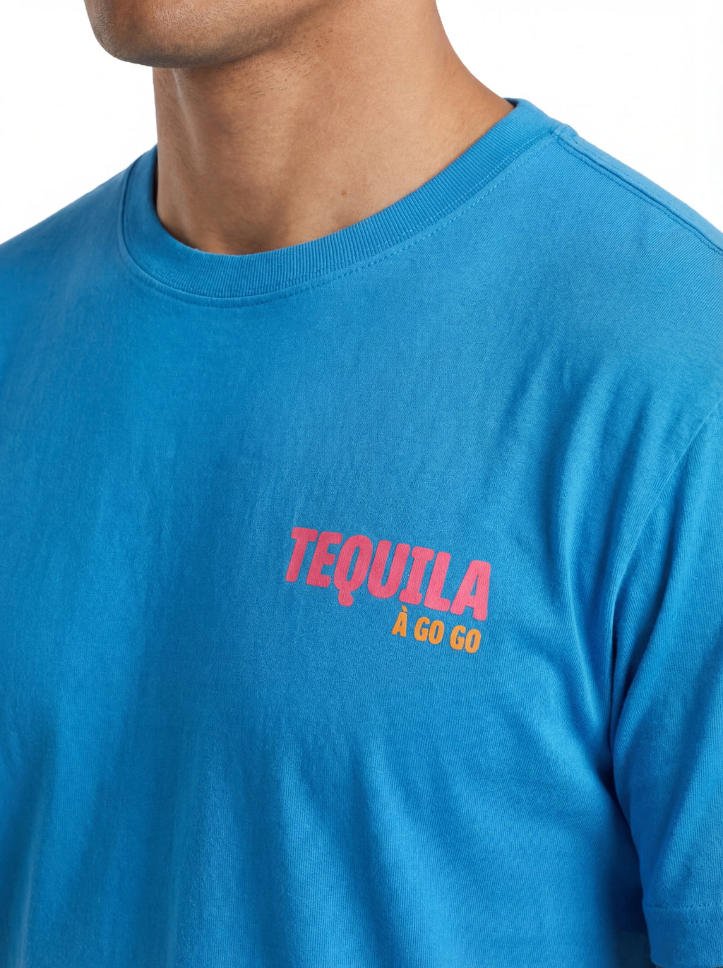T-shirt su sfondo neutro frontale t-shirt bluette scritta “TEQUILA a Go Go” Saint Barth cotone