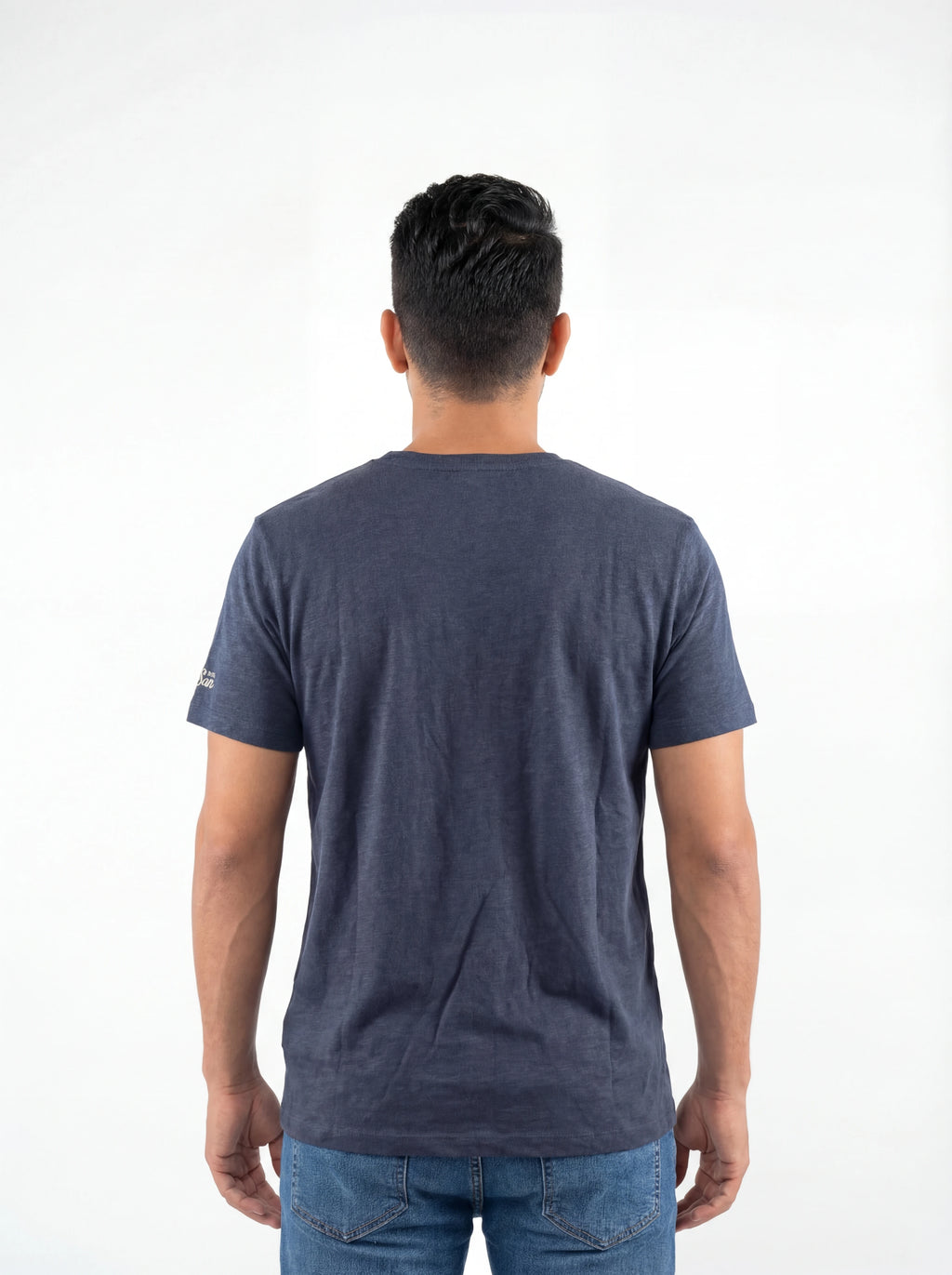 T-shirt su sfondo neutro frontale t-shirt blu texture lino Saint Barth lino