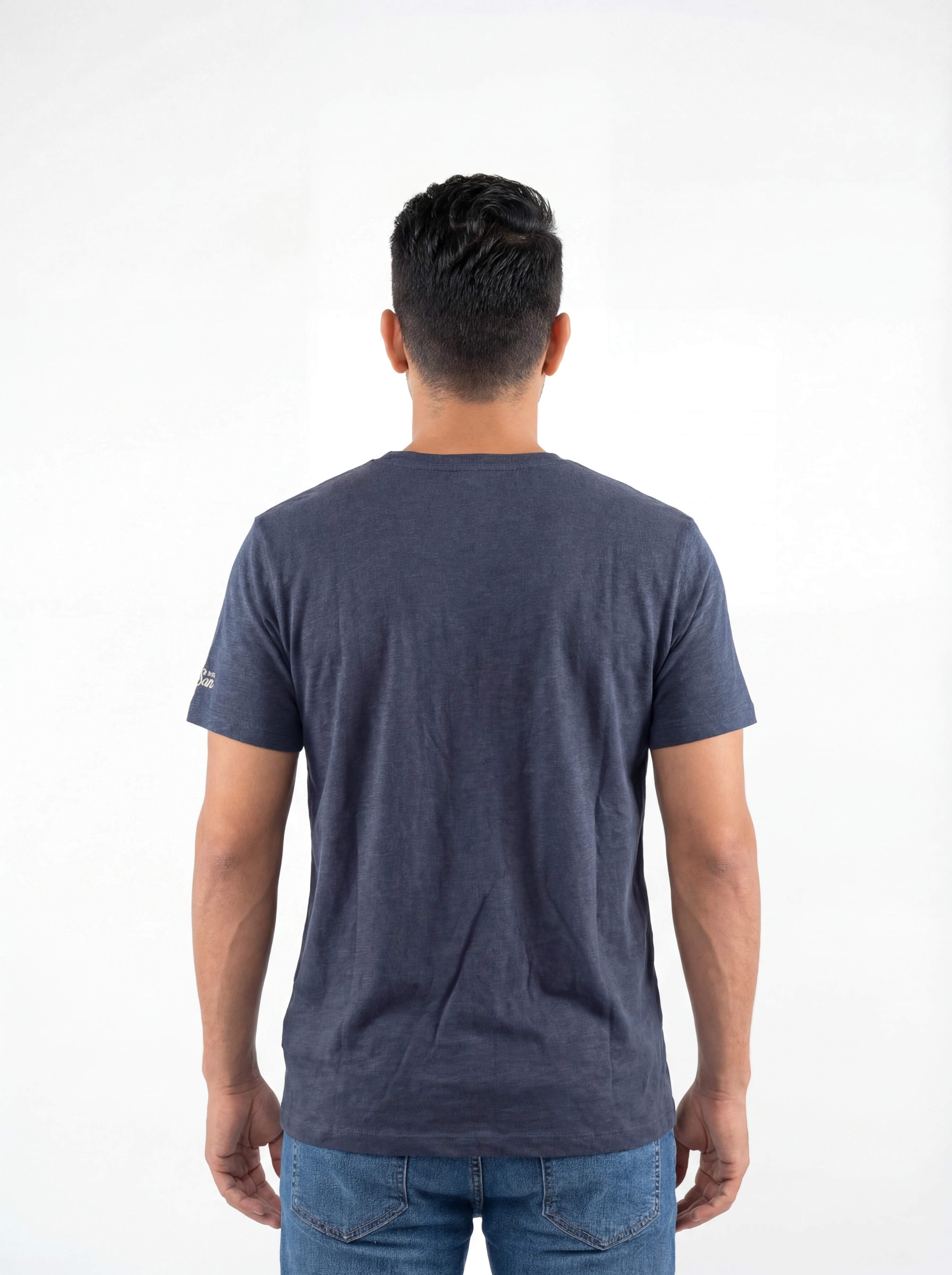 T-shirt su sfondo neutro frontale t-shirt blu texture lino Saint Barth lino