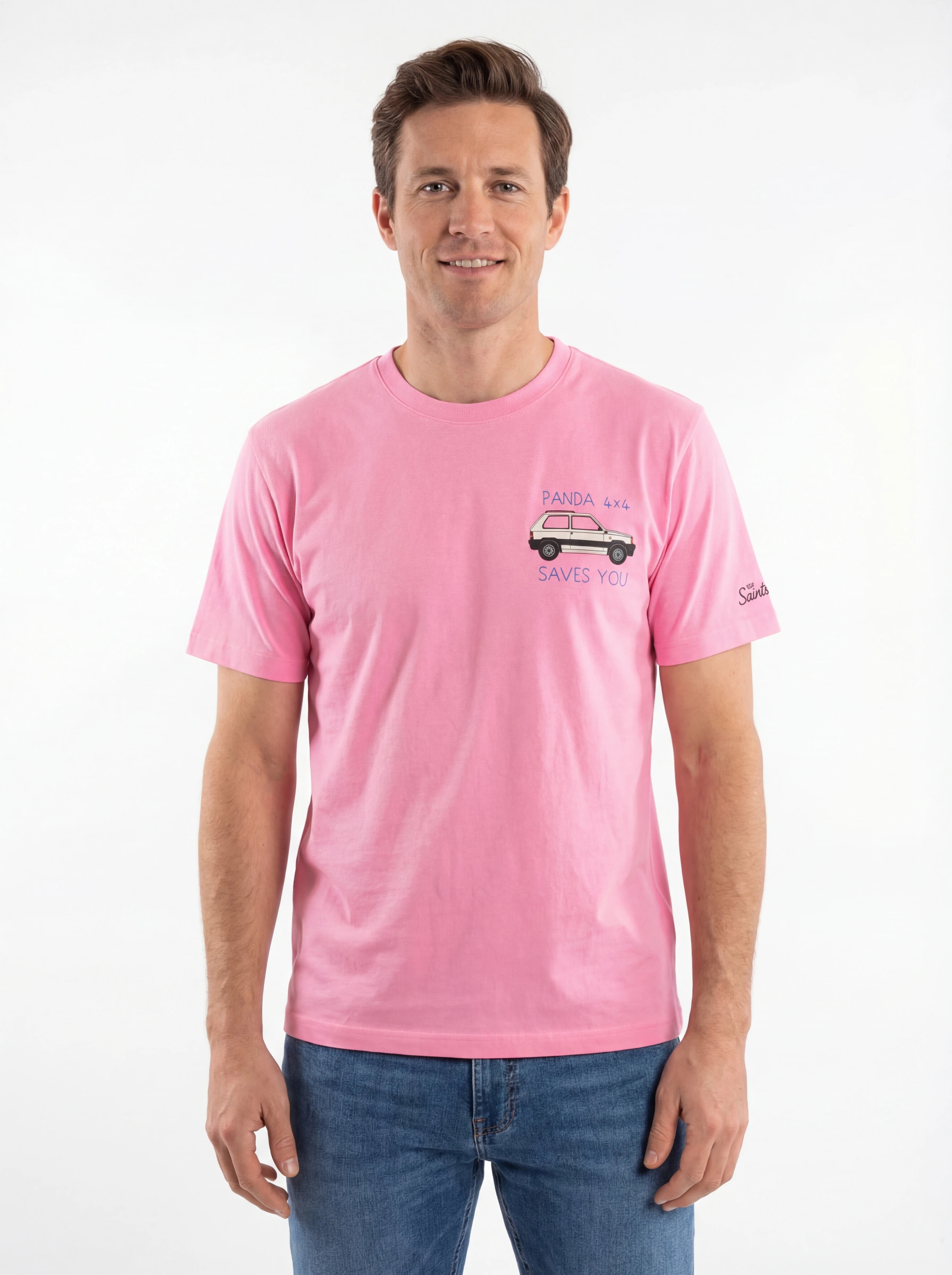 Modello frontalmente t-shirt fucsia scritta “Panda 4 x 4 Save You” Saint Barth cotone