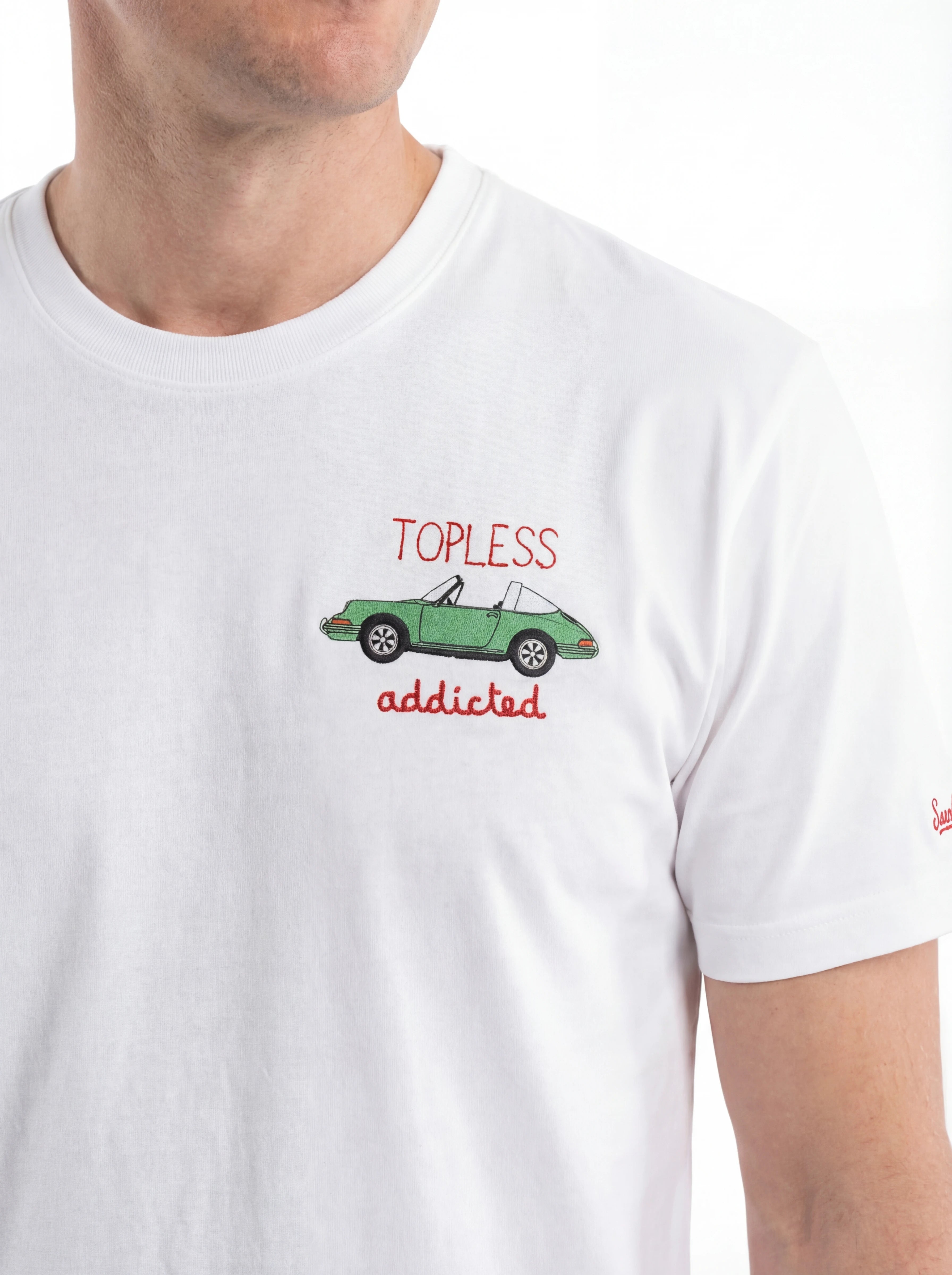 Vista da dietro t-shirt bianco scritta “TOPLESS ADDICTED” Saint Barth cotone