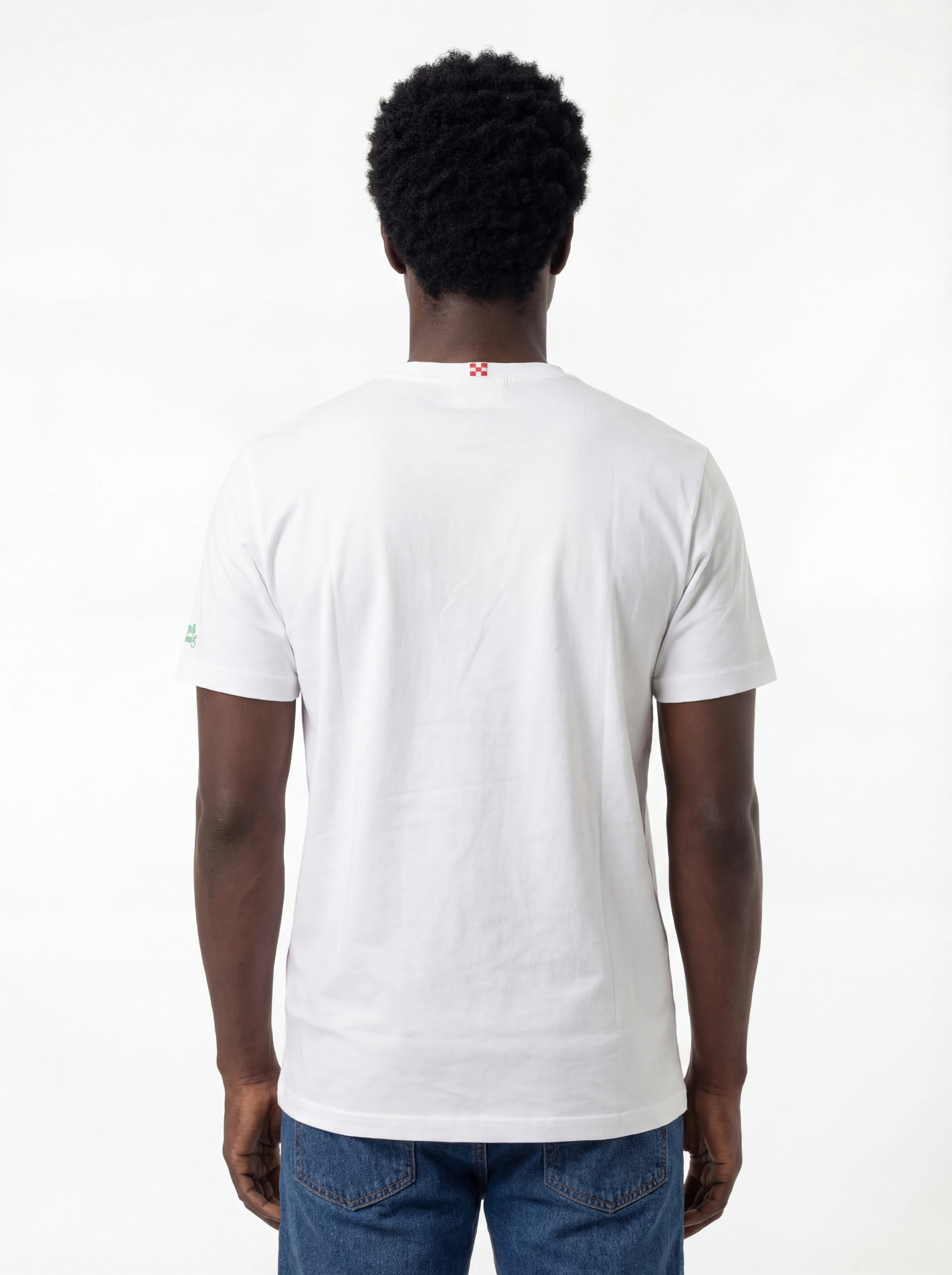 Modello a 45 gradi t-shirt bianco scritta “I RECYCLE PLASTIC GIRL” Saint Barth cotone