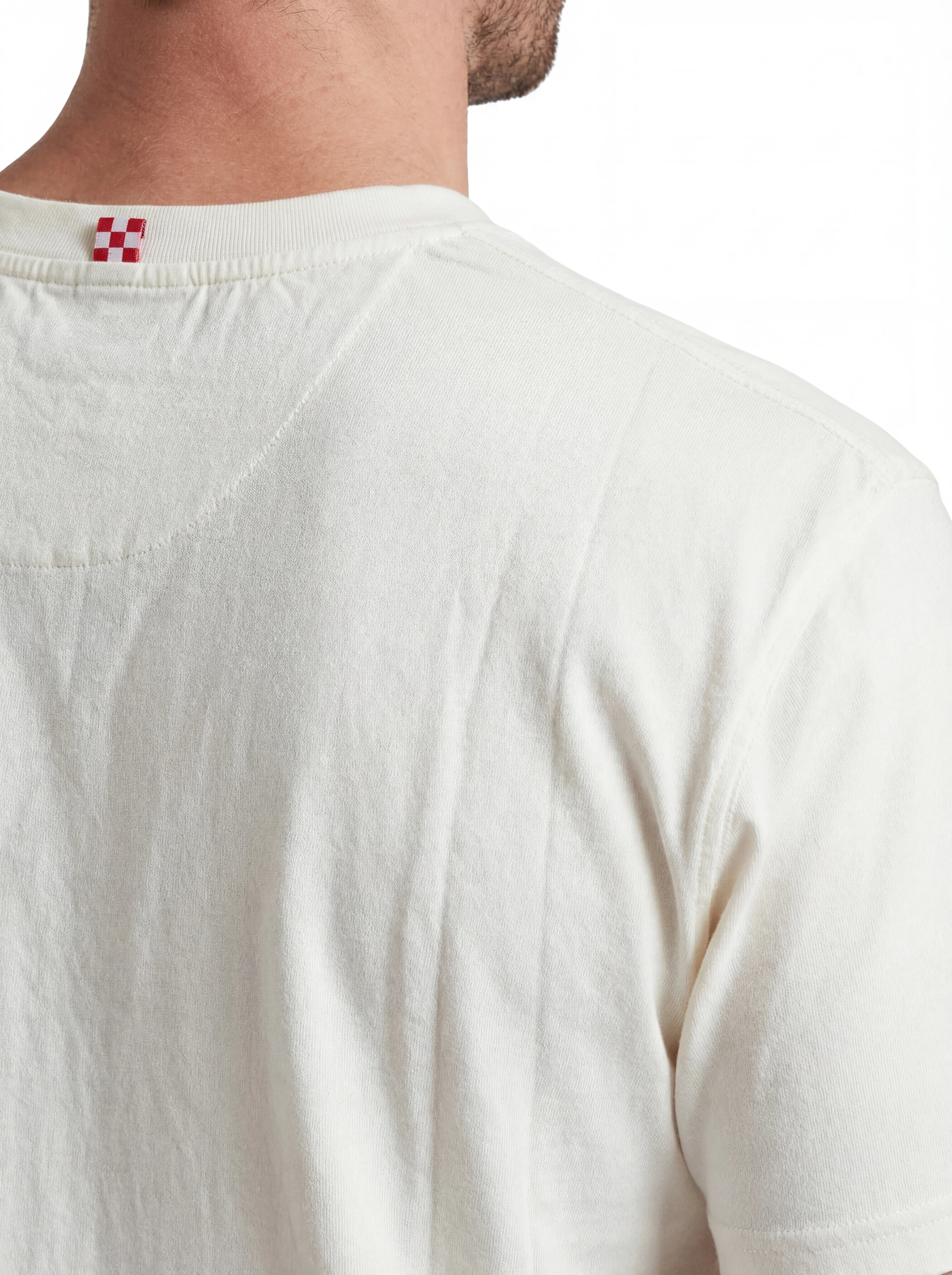 T-shirt su sfondo neutro frontale t-shirt burro scritta “AQUAHOLIC” Saint Barth cotone