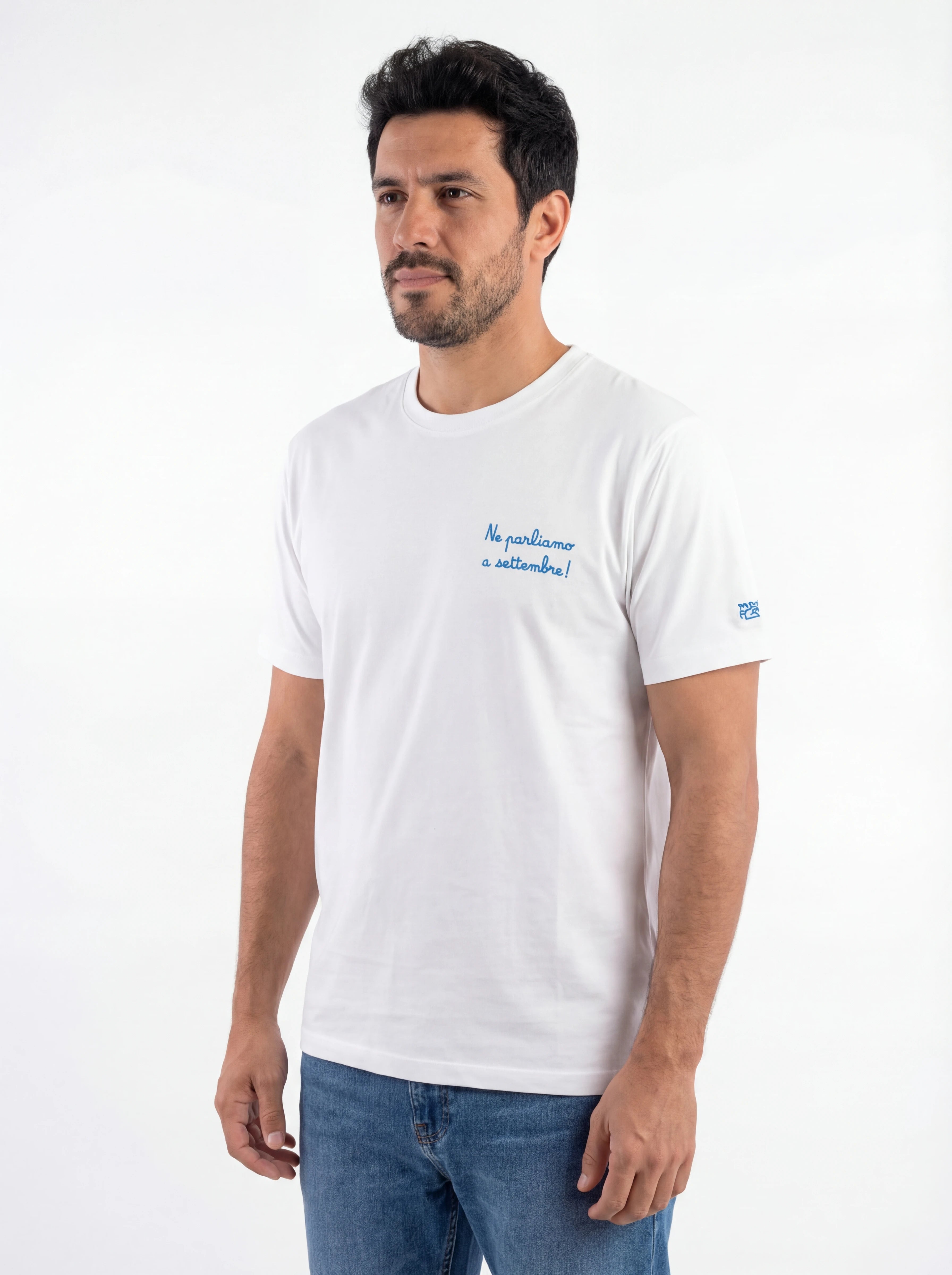 Vista da dietro t-shirt bianco scritta “Ne Parliamo a Settembr” Saint Barth cotone