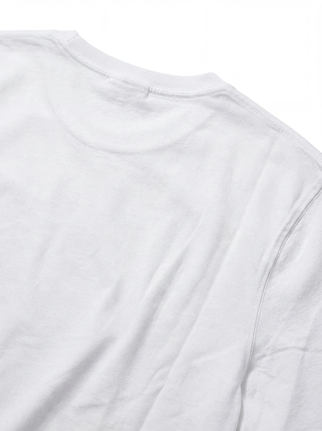 T-shirt su sfondo neutro frontale t-shirt bianco scritta “Ne Parliamo a Settembr” Saint Barth cotone