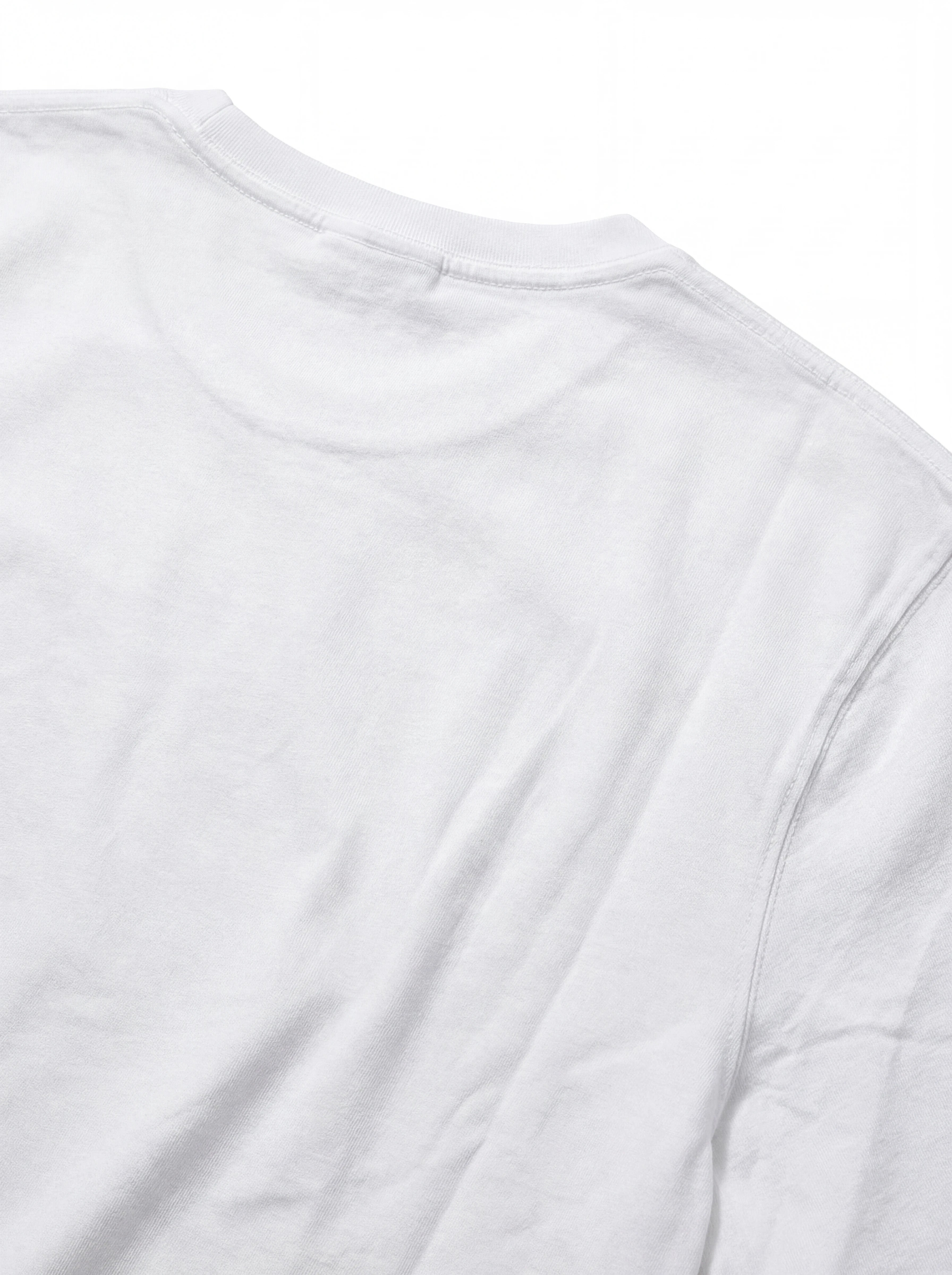 T-shirt su sfondo neutro frontale t-shirt bianco scritta “Ne Parliamo a Settembr” Saint Barth cotone