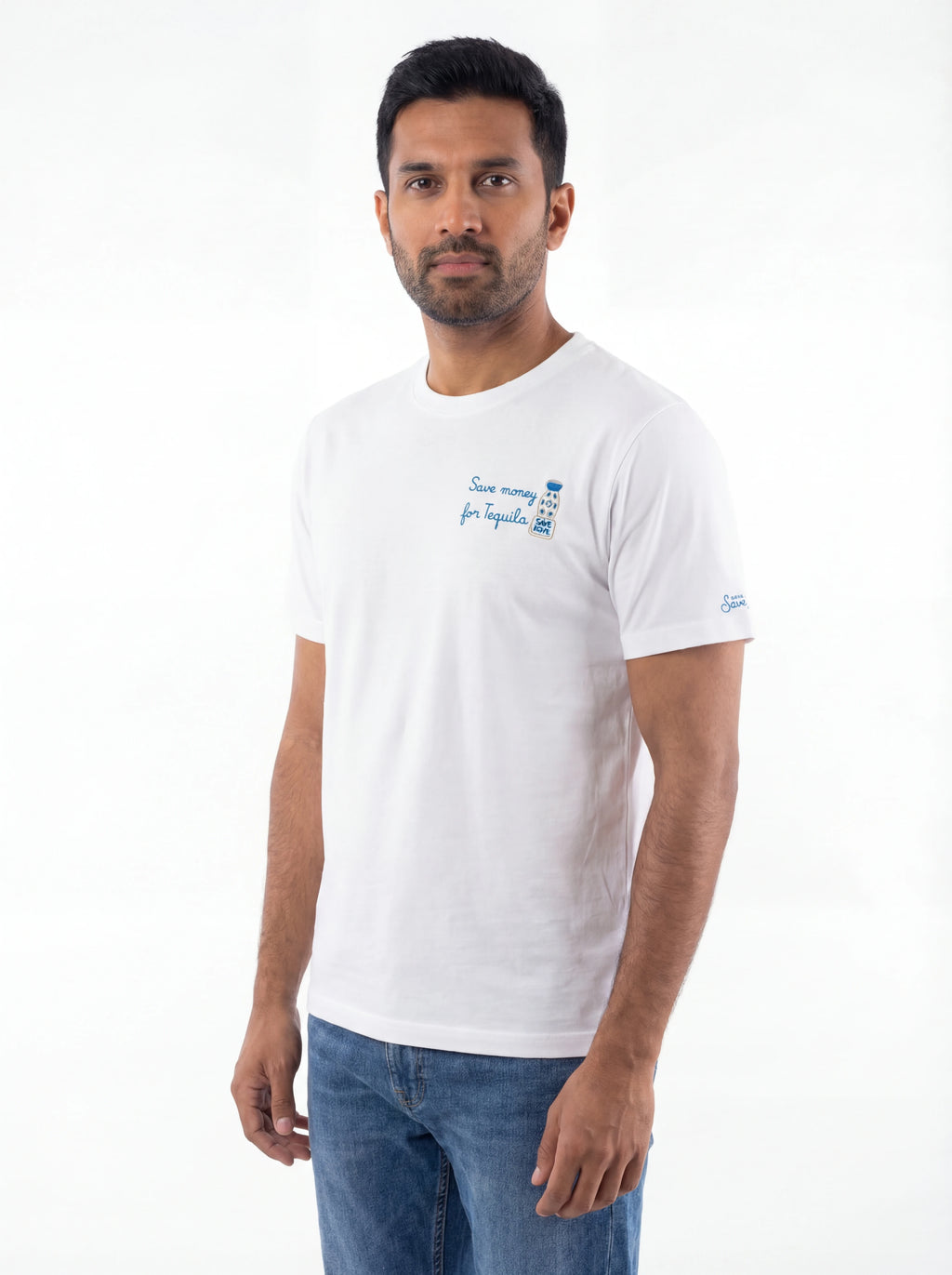 T-shirt su sfondo neutro frontale t-shirt bianco scritta “Save Money for Tequila” Saint Barth cotone