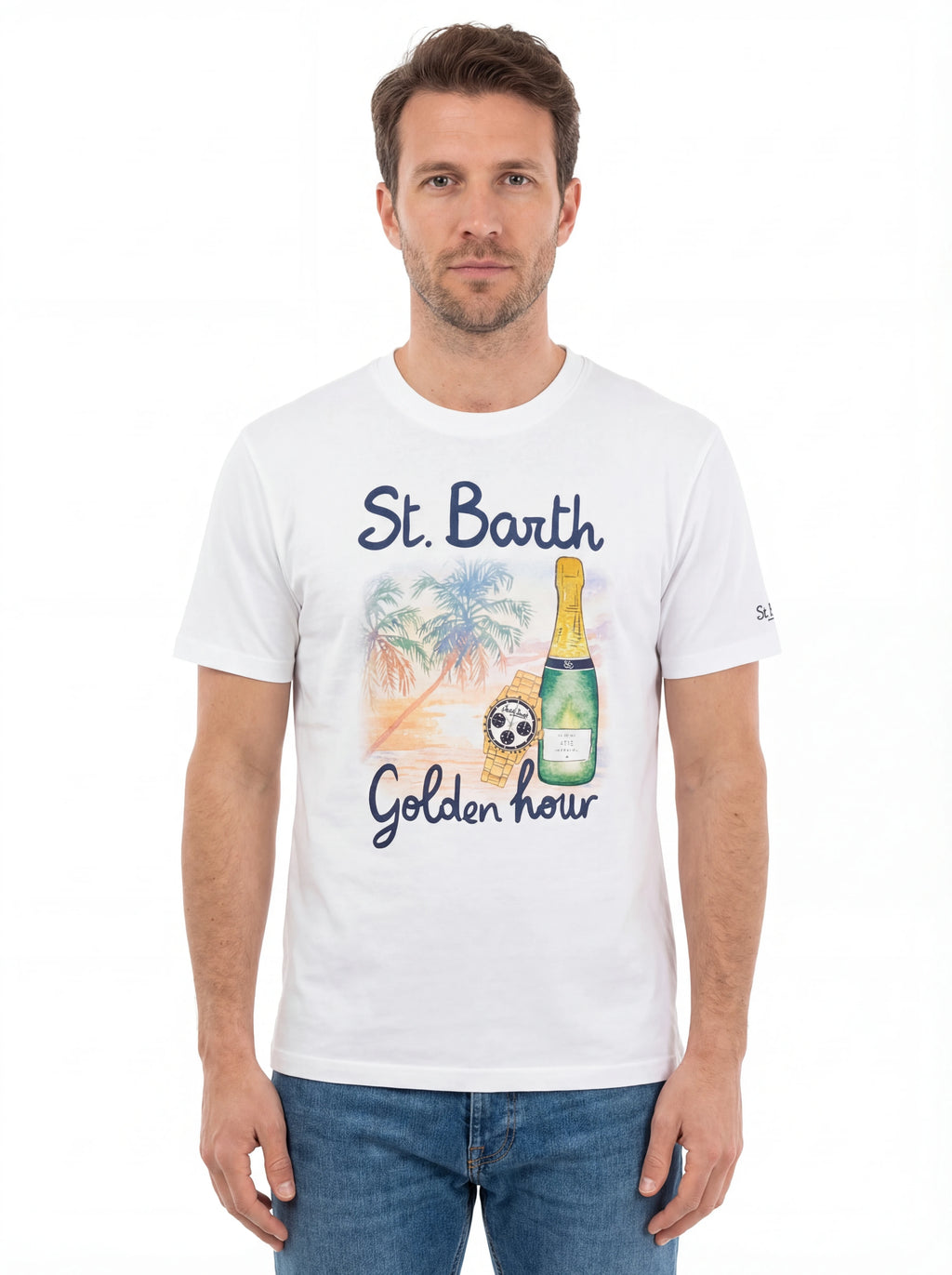 Modello frontalmente t-shirt bianco scritta “St Barth Golden Hour” Saint Barth cotone