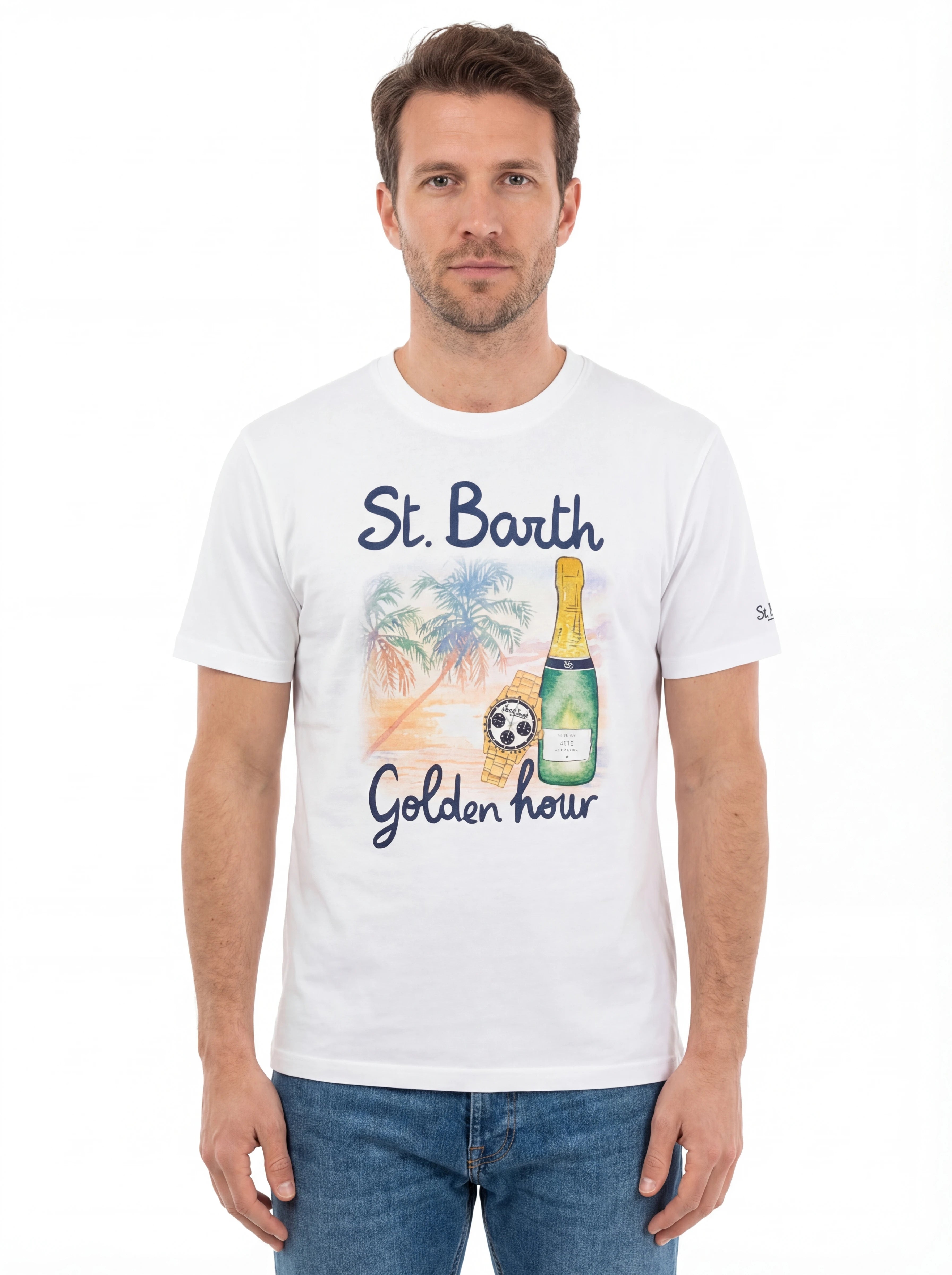 Modello frontalmente t-shirt bianco scritta “St Barth Golden Hour” Saint Barth cotone