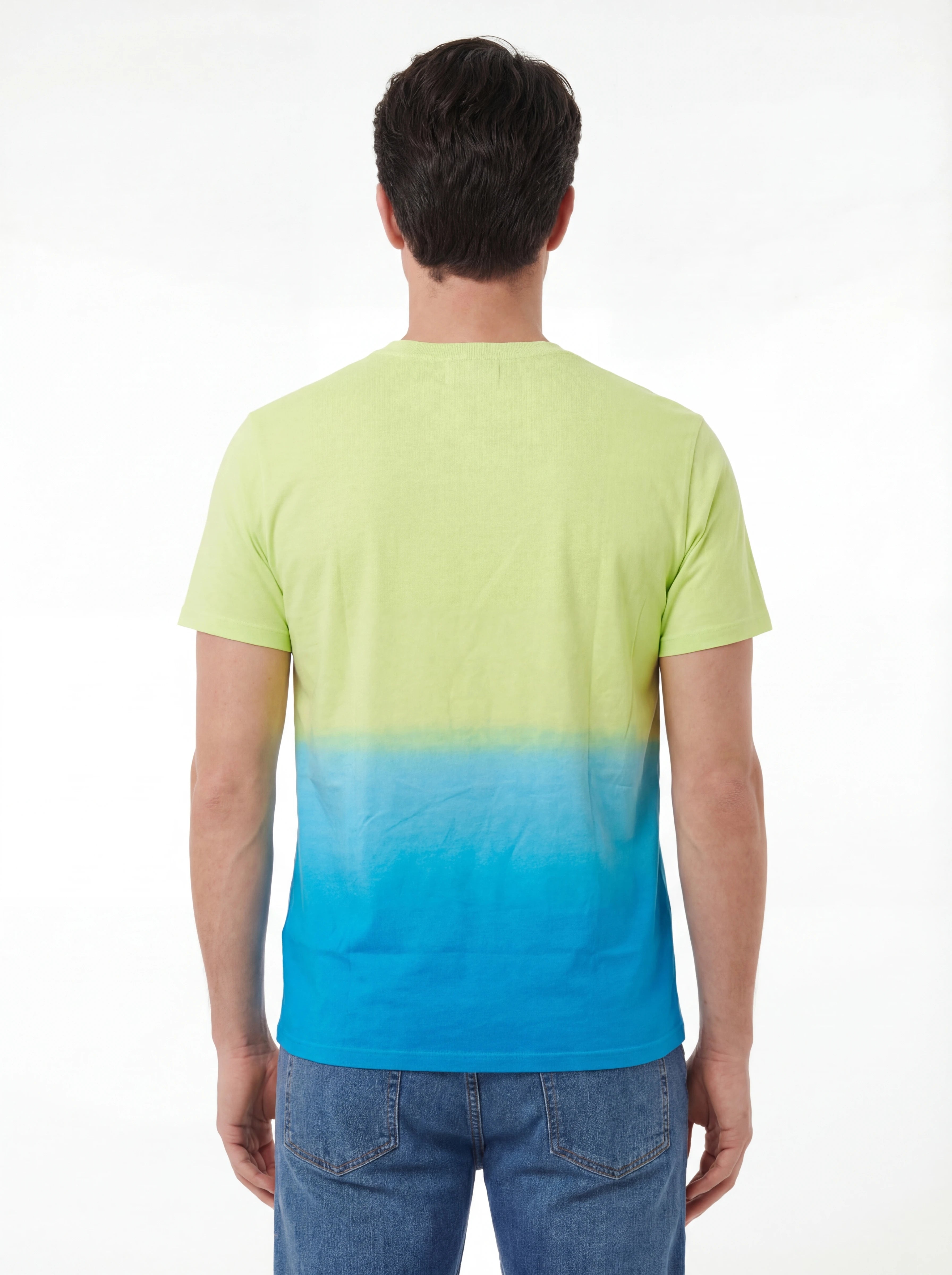 Modello a 45 gradi t-shirt giallo scritta “St.Barth” Saint Barth cotone