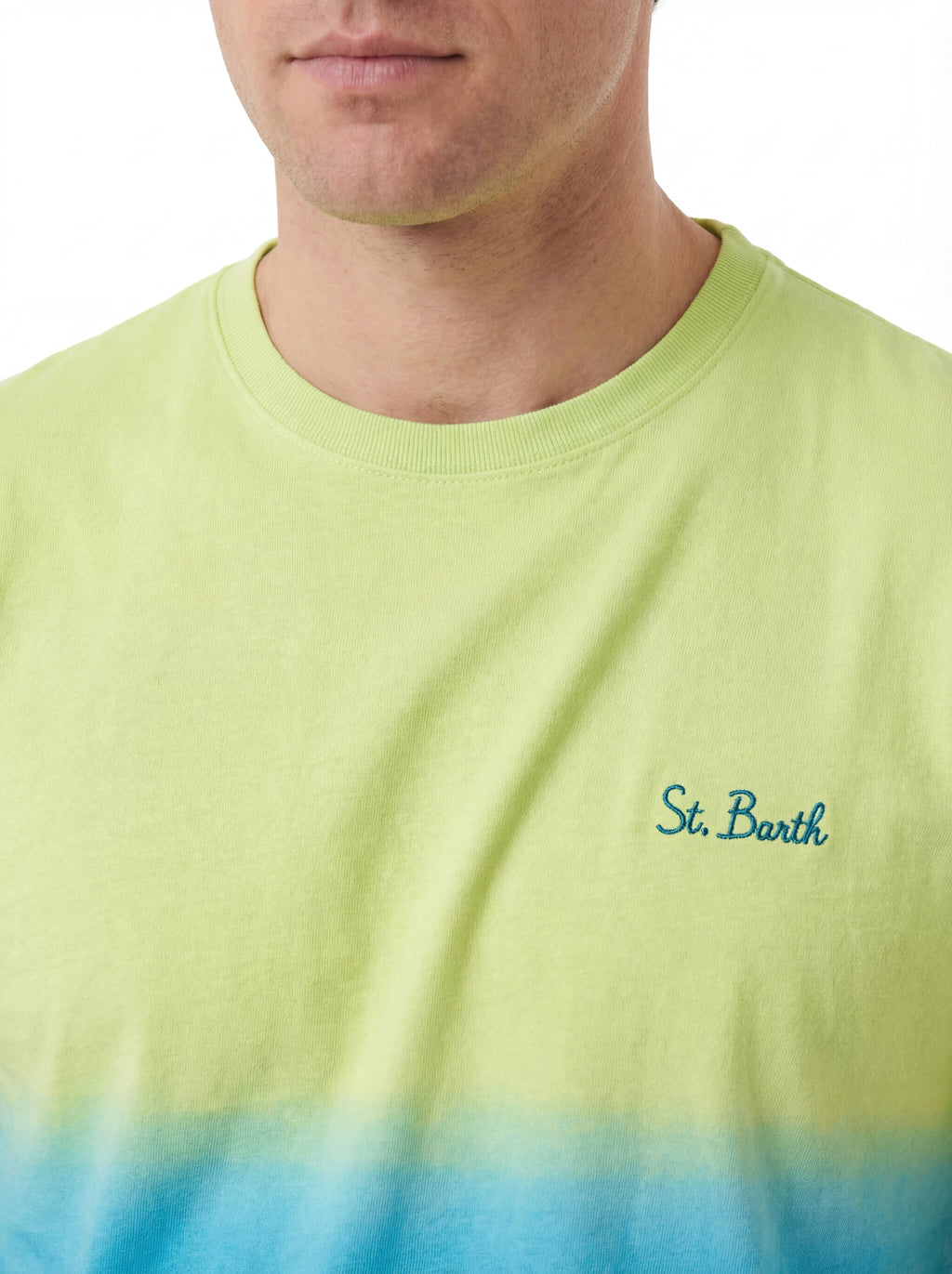 T-shirt su sfondo neutro da dietro t-shirt giallo scritta “St.Barth” Saint Barth cotone