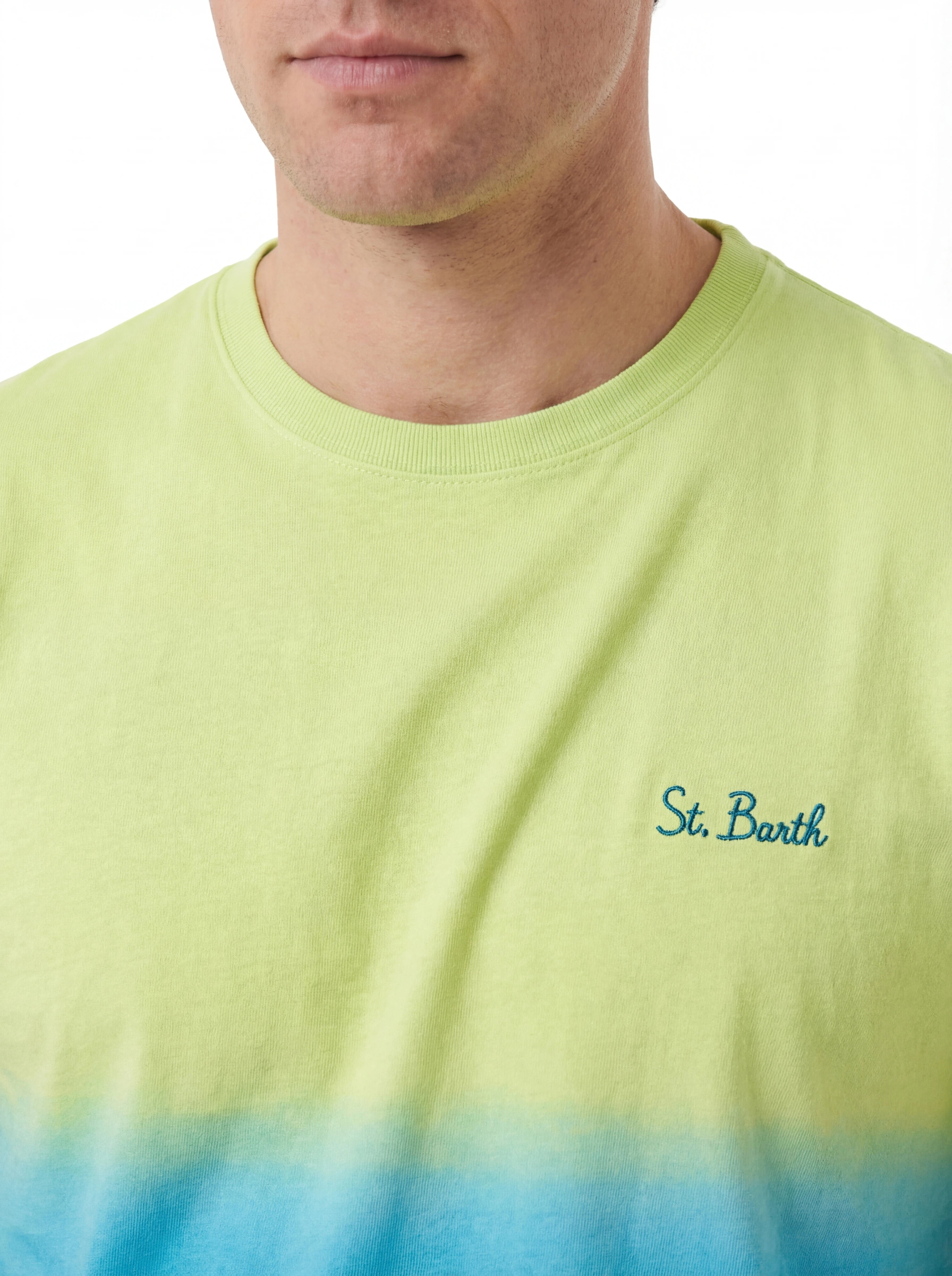 T-shirt su sfondo neutro da dietro t-shirt giallo scritta “St.Barth” Saint Barth cotone