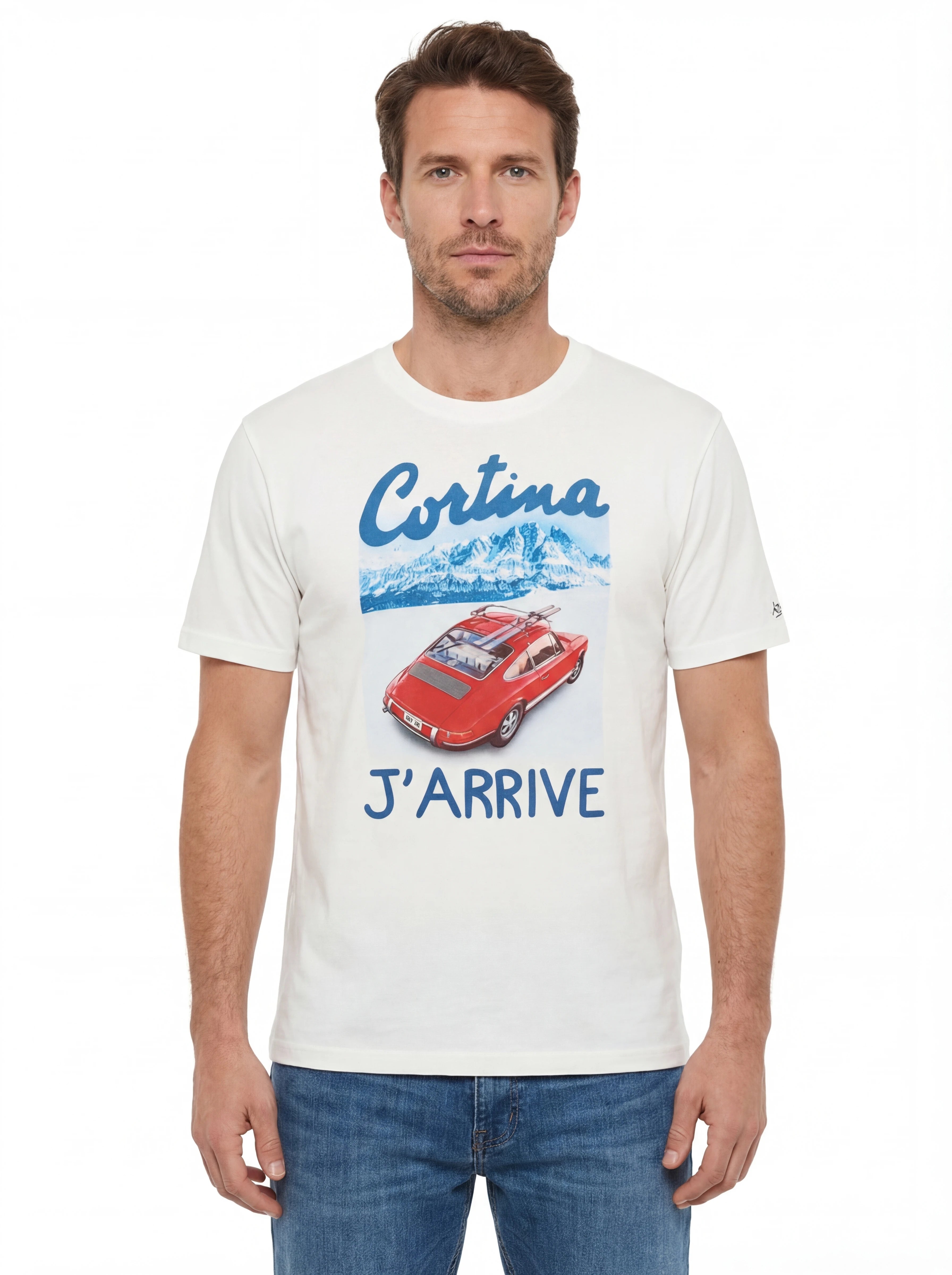 Modello frontalmente t-shirt bianco scritta “CORTINA J’ARRIVE” Saint Barth cotone