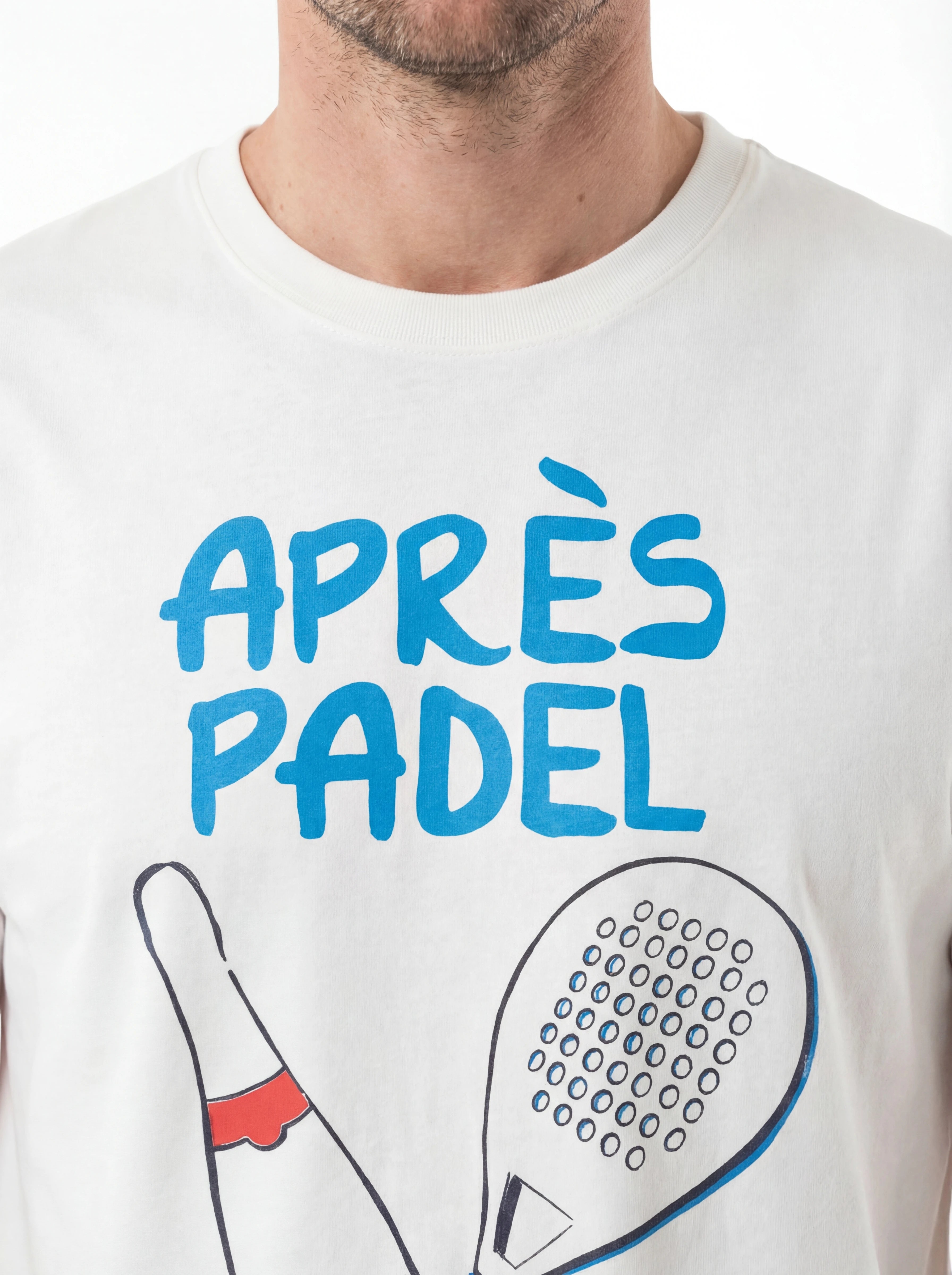 T-shirt su sfondo neutro frontale t-shirt bianco scritta “APRÈS PADEL” Saint Barth cotone