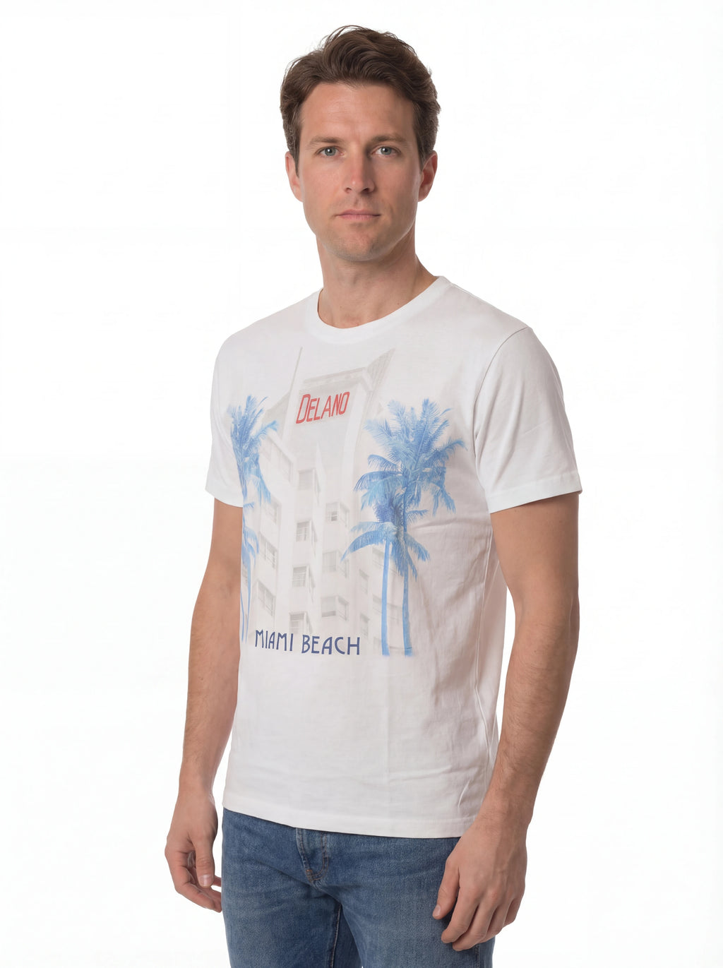 Modello a 45 gradi t-shirt azzurro scritta “Palme Azzurre” Saint Barth