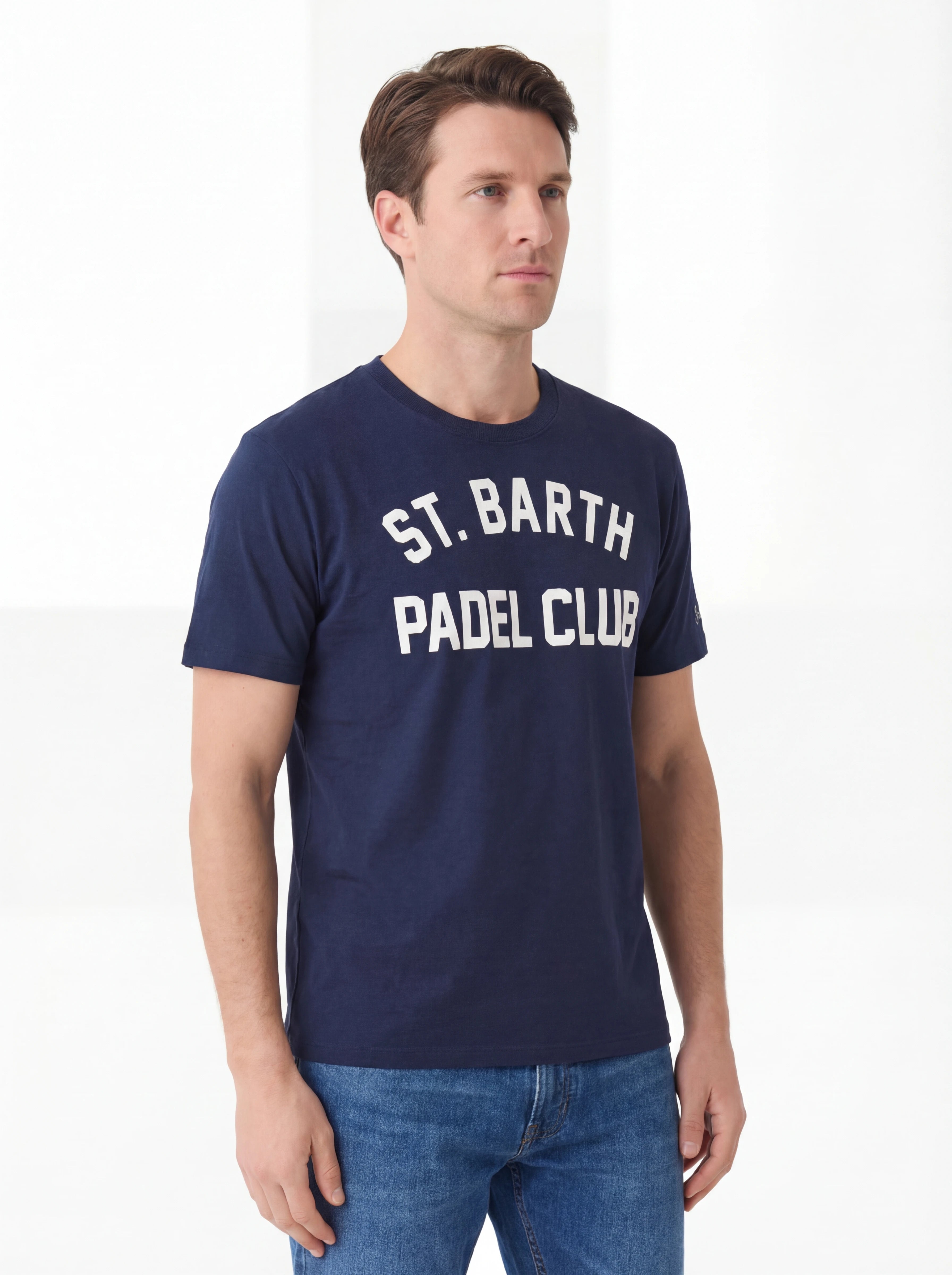 Vista da dietro t-shirt blu scritta “ST. BARTH PADEL CLUB” Saint Barth cotone